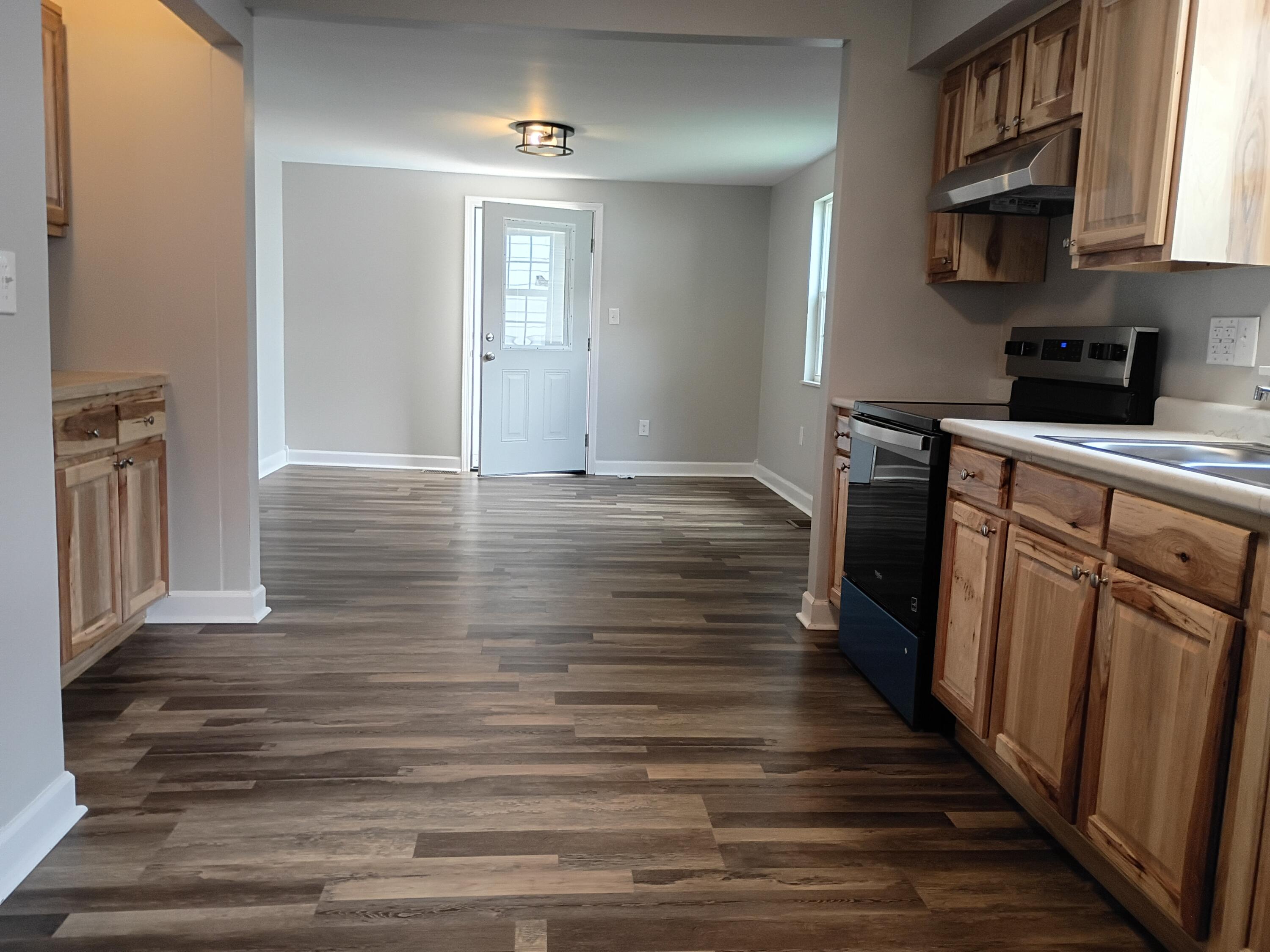 1213 Silliman Avenue Property Photo 9