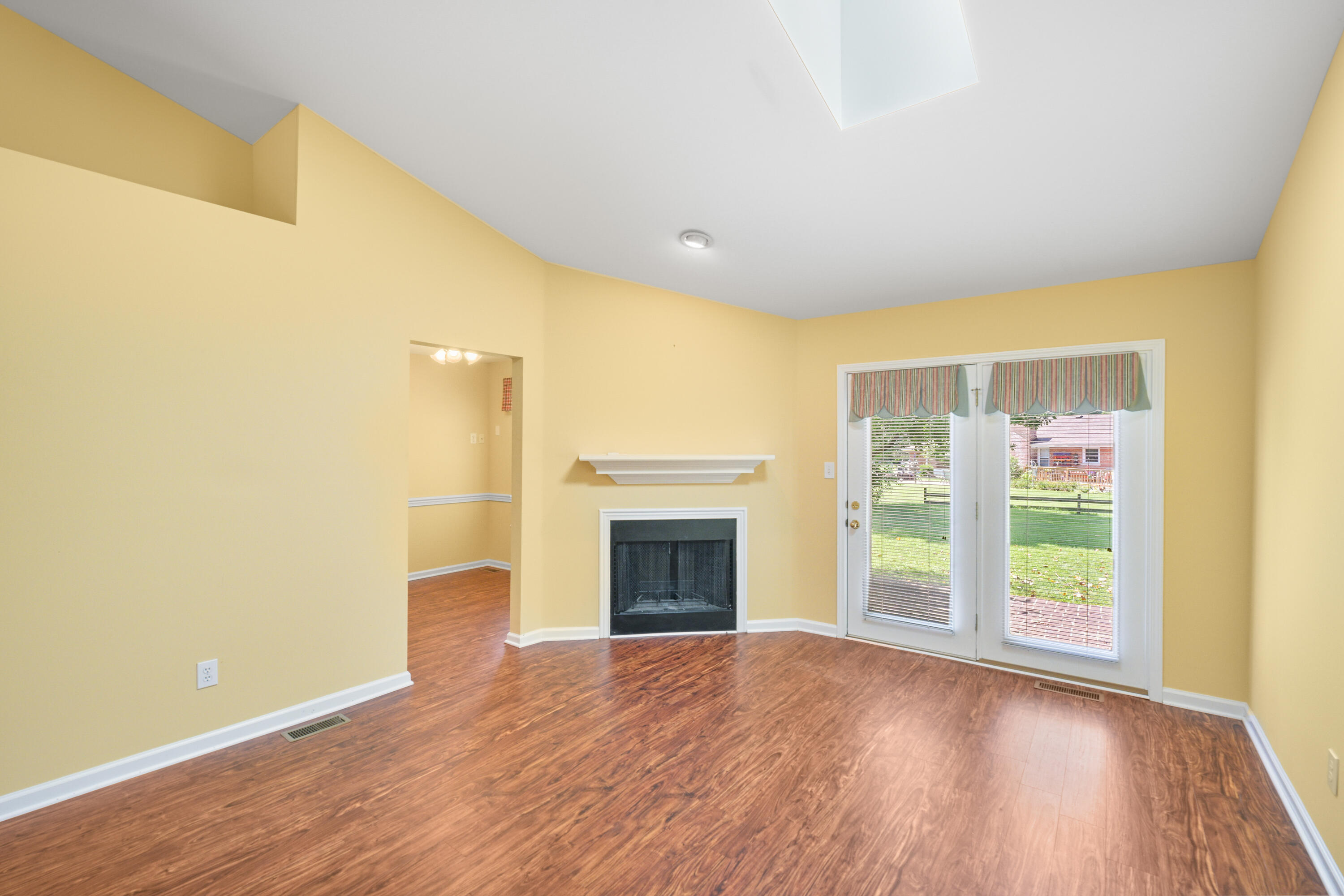 480 Glendora Drive Property Photo 6