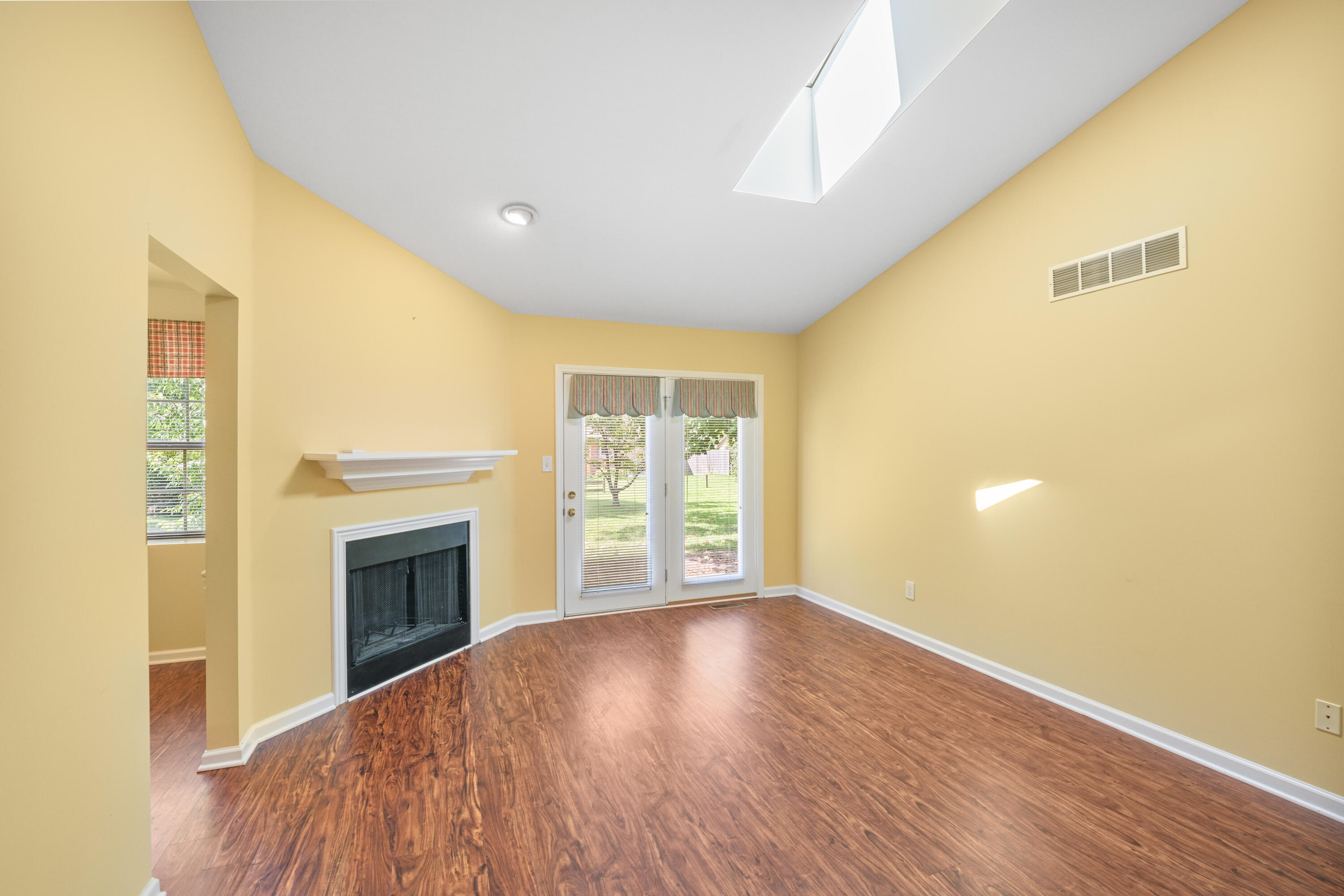 480 Glendora Drive Property Photo 7