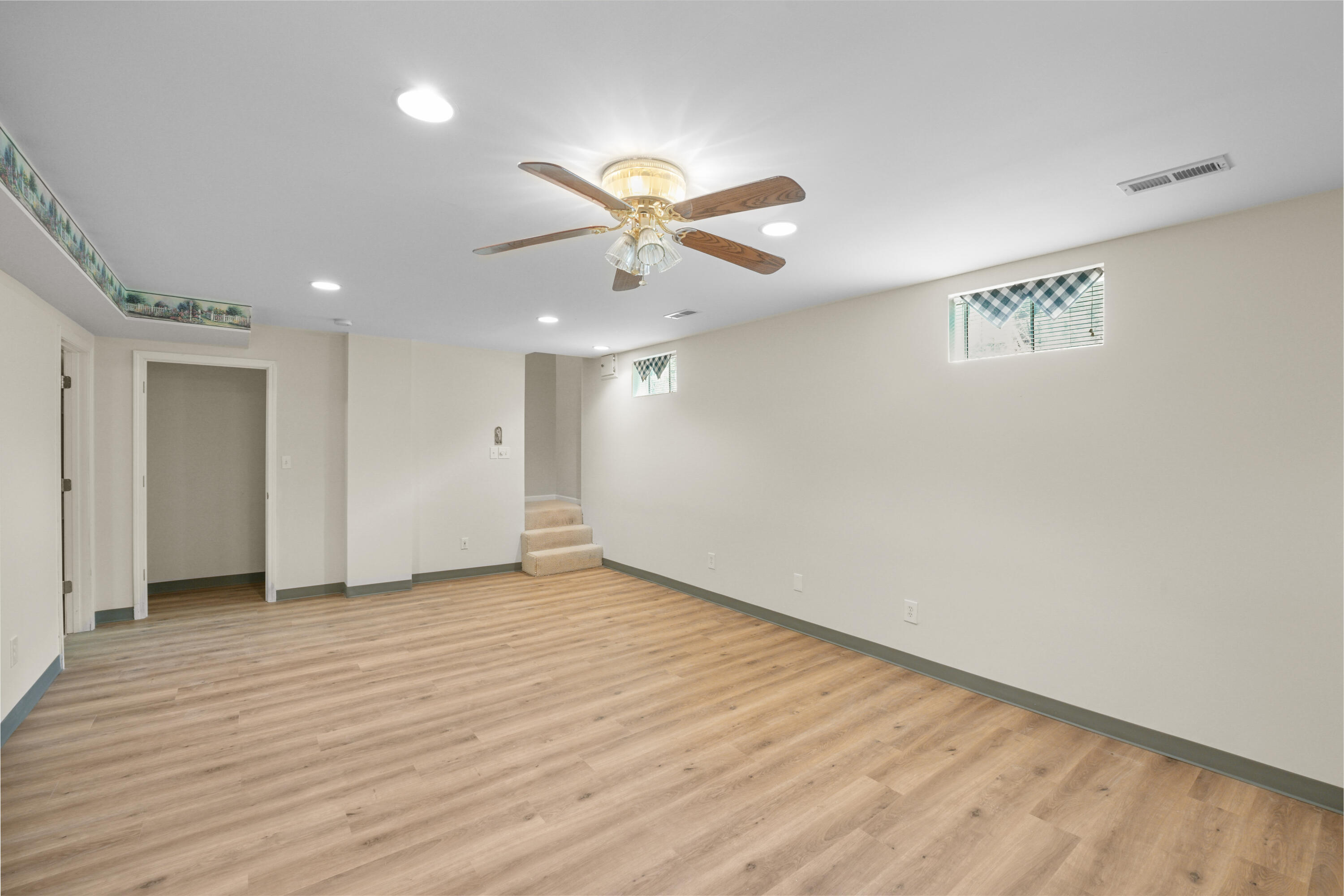 480 Glendora Drive Property Photo 22