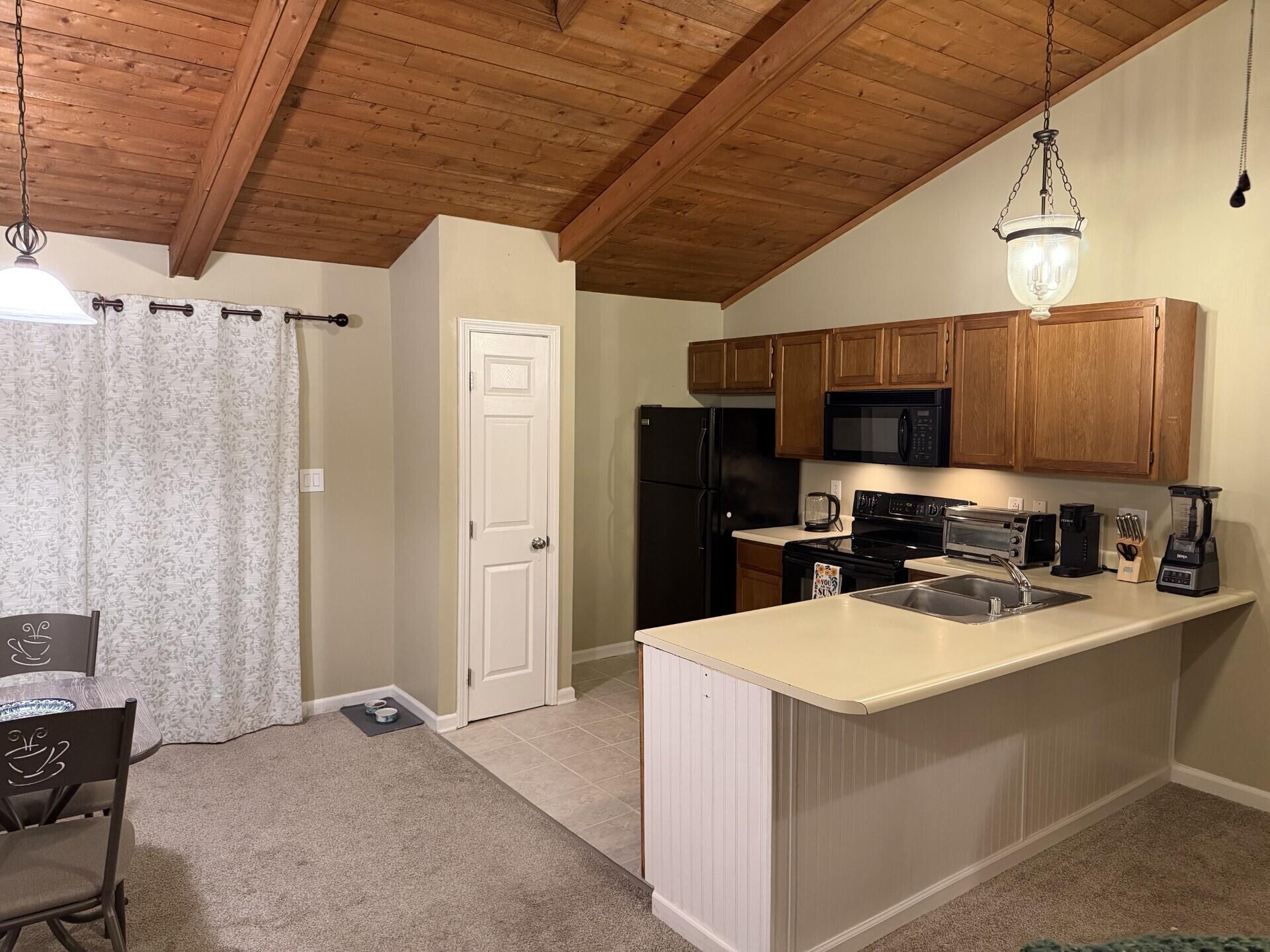 541 El Paseo Place Property Photo 3