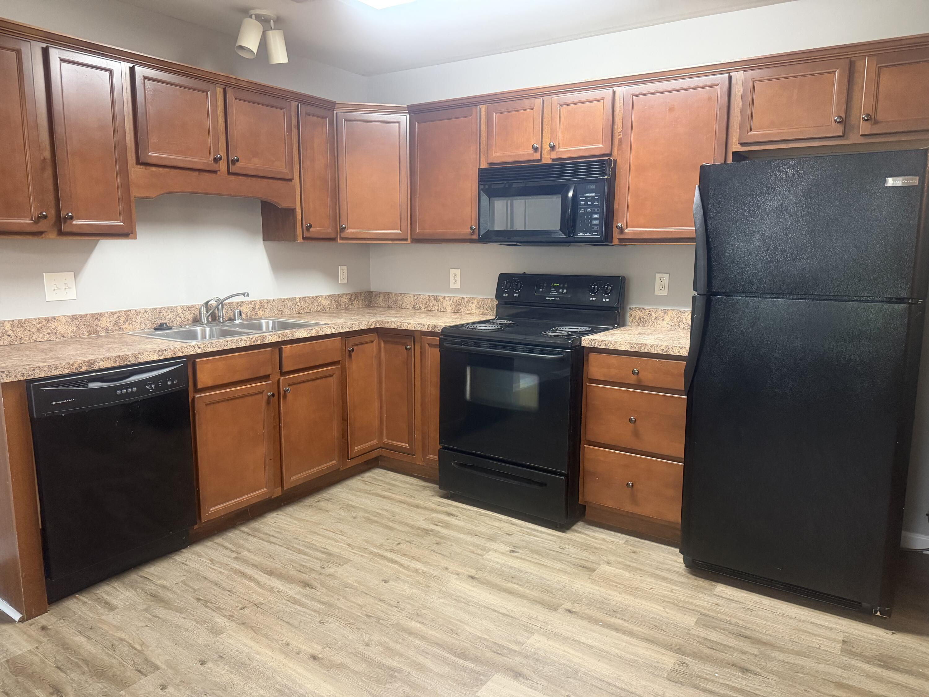3828 Pinecrest Way Property Photo 4