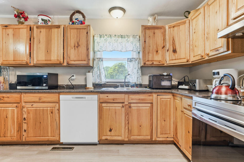 92 Hick Road Property Photo 10