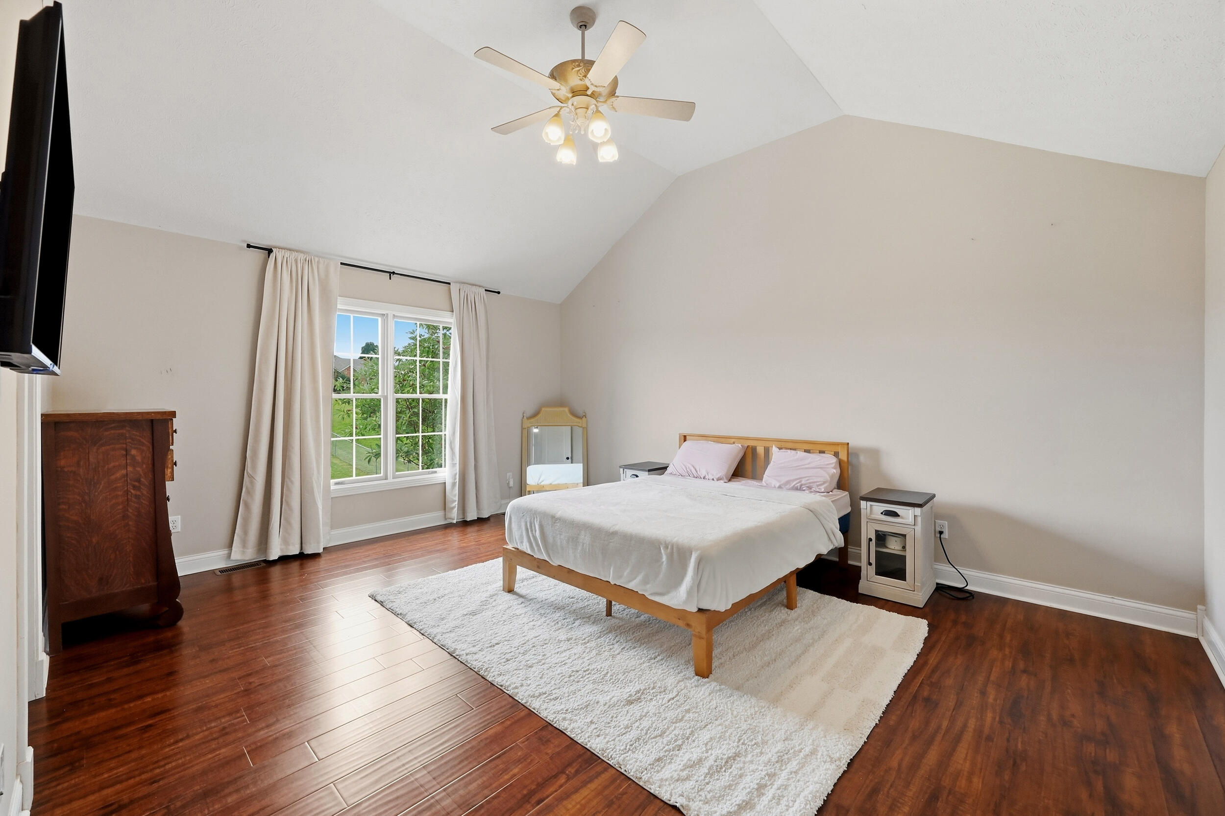 716 Hackney Court Property Photo 34