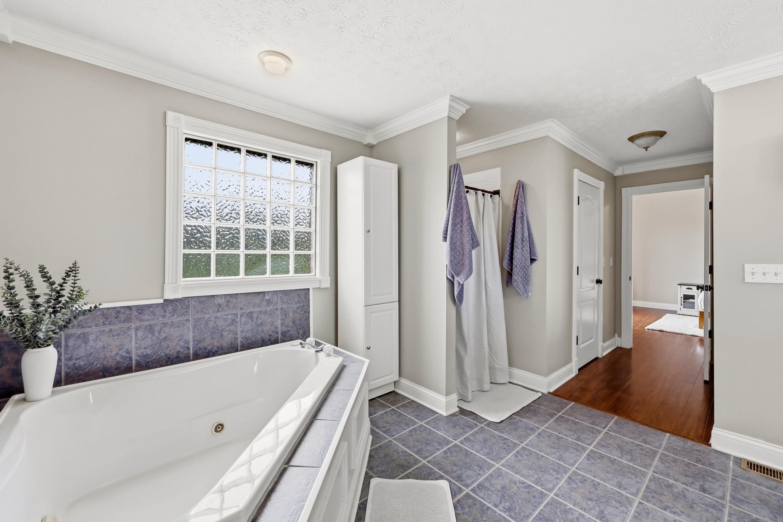 716 Hackney Court Property Photo 37