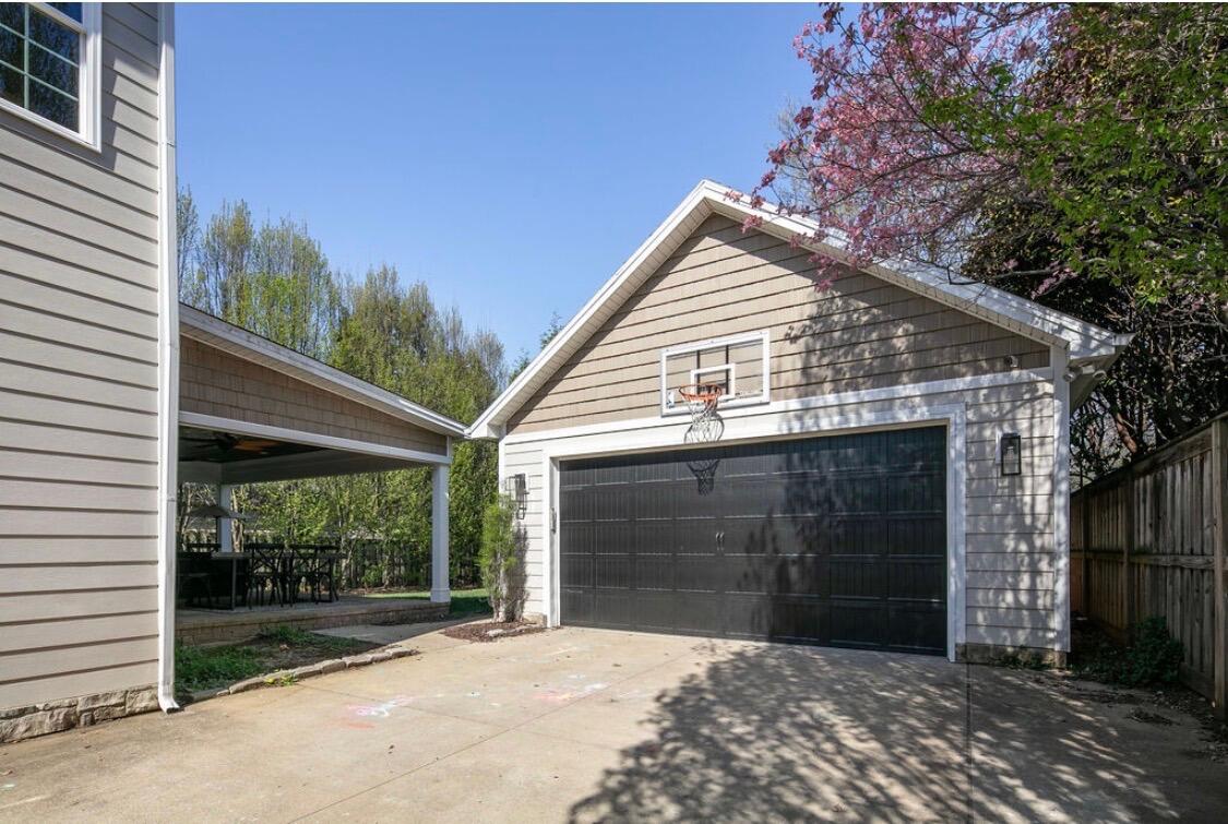 417 Queensway Drive Property Photo 25
