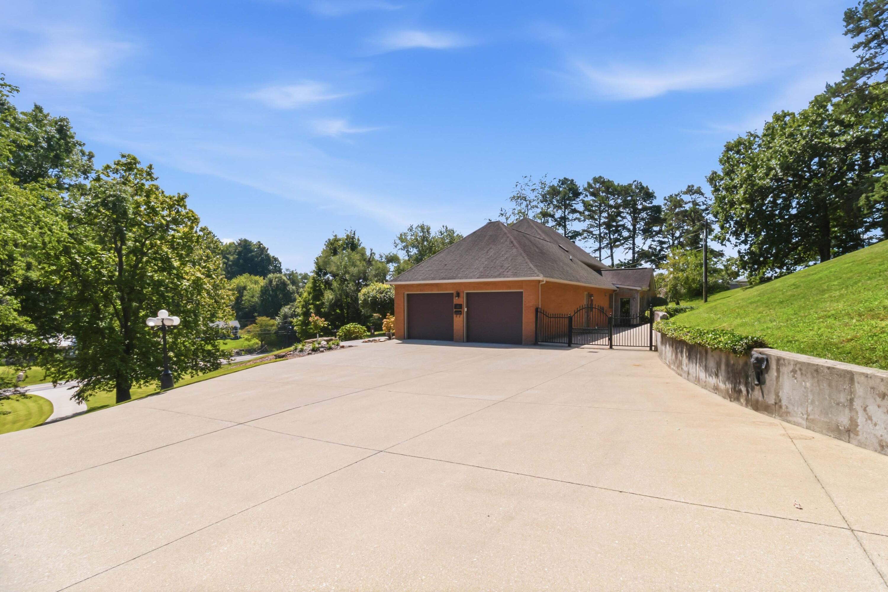 217 Moren Road Property Photo 7