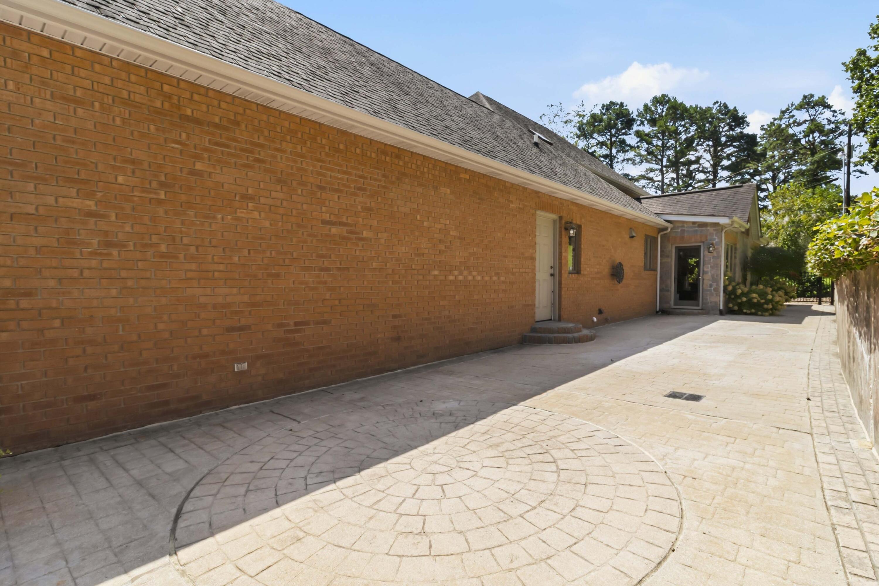 217 Moren Road Property Photo 10