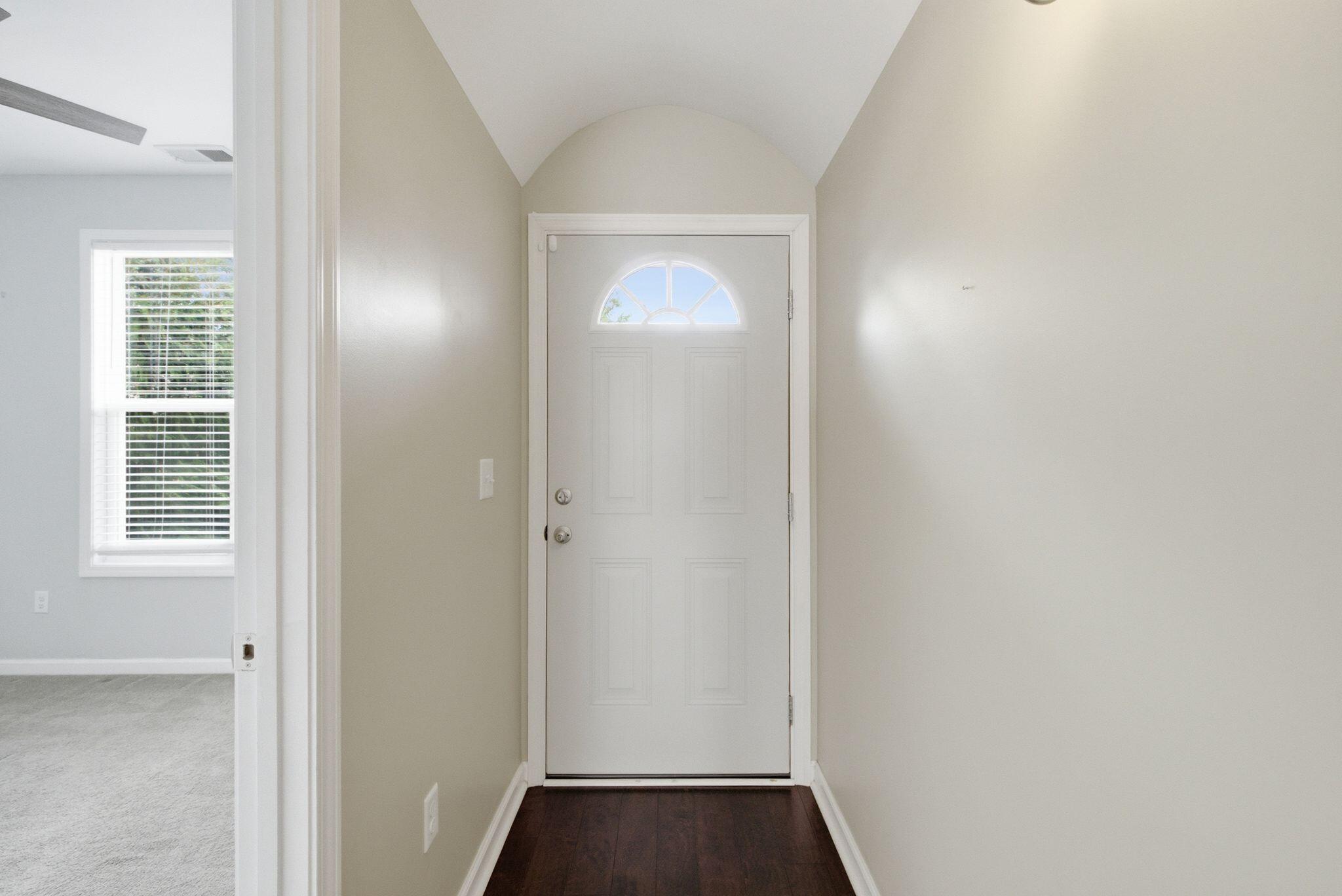 240 Ferndale Pass Property Photo 4