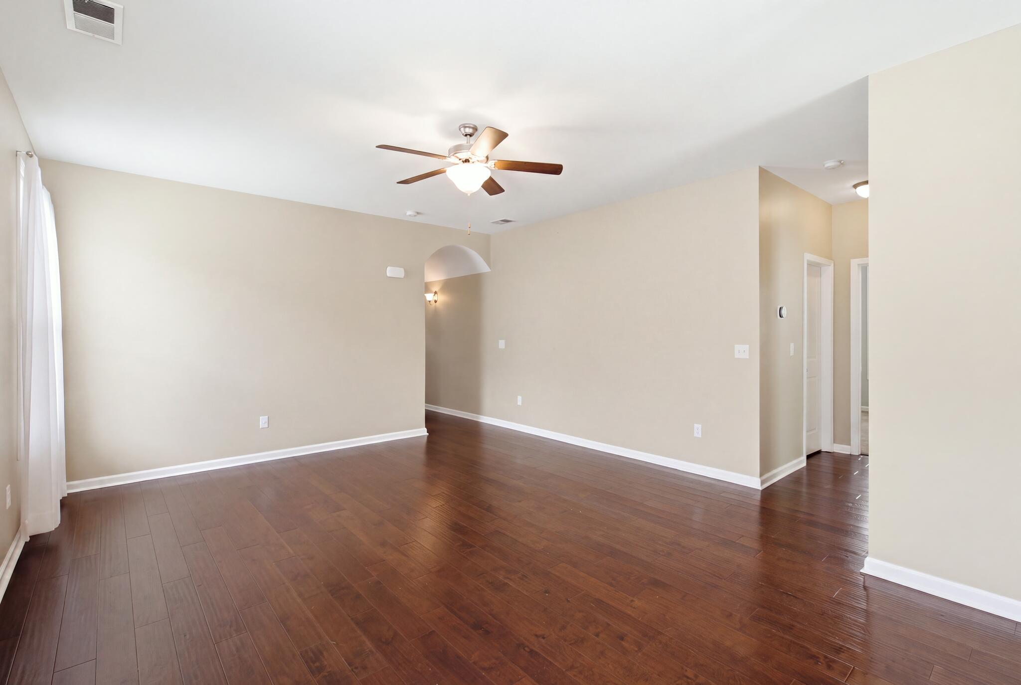240 Ferndale Pass Property Photo 10