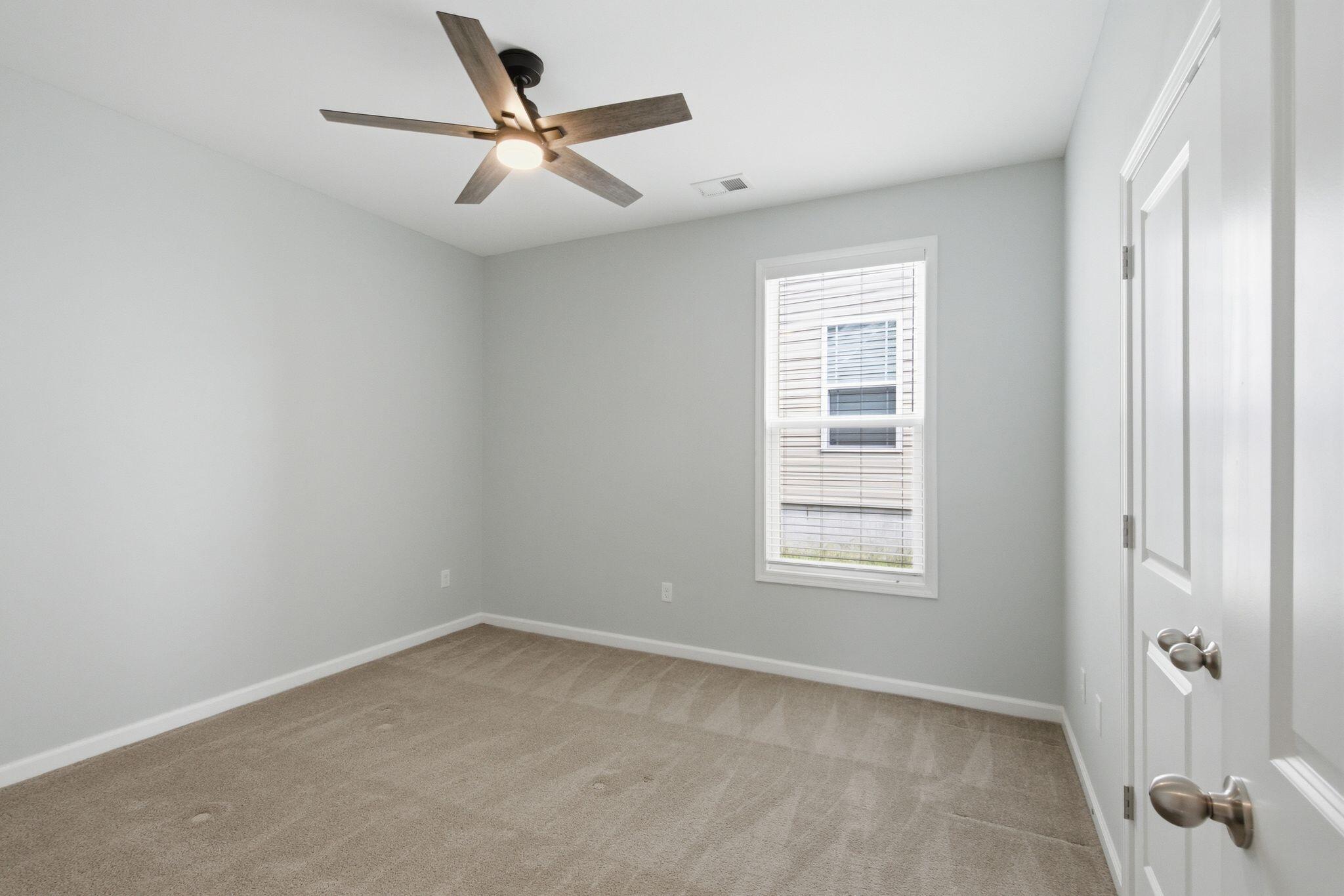 240 Ferndale Pass Property Photo 16