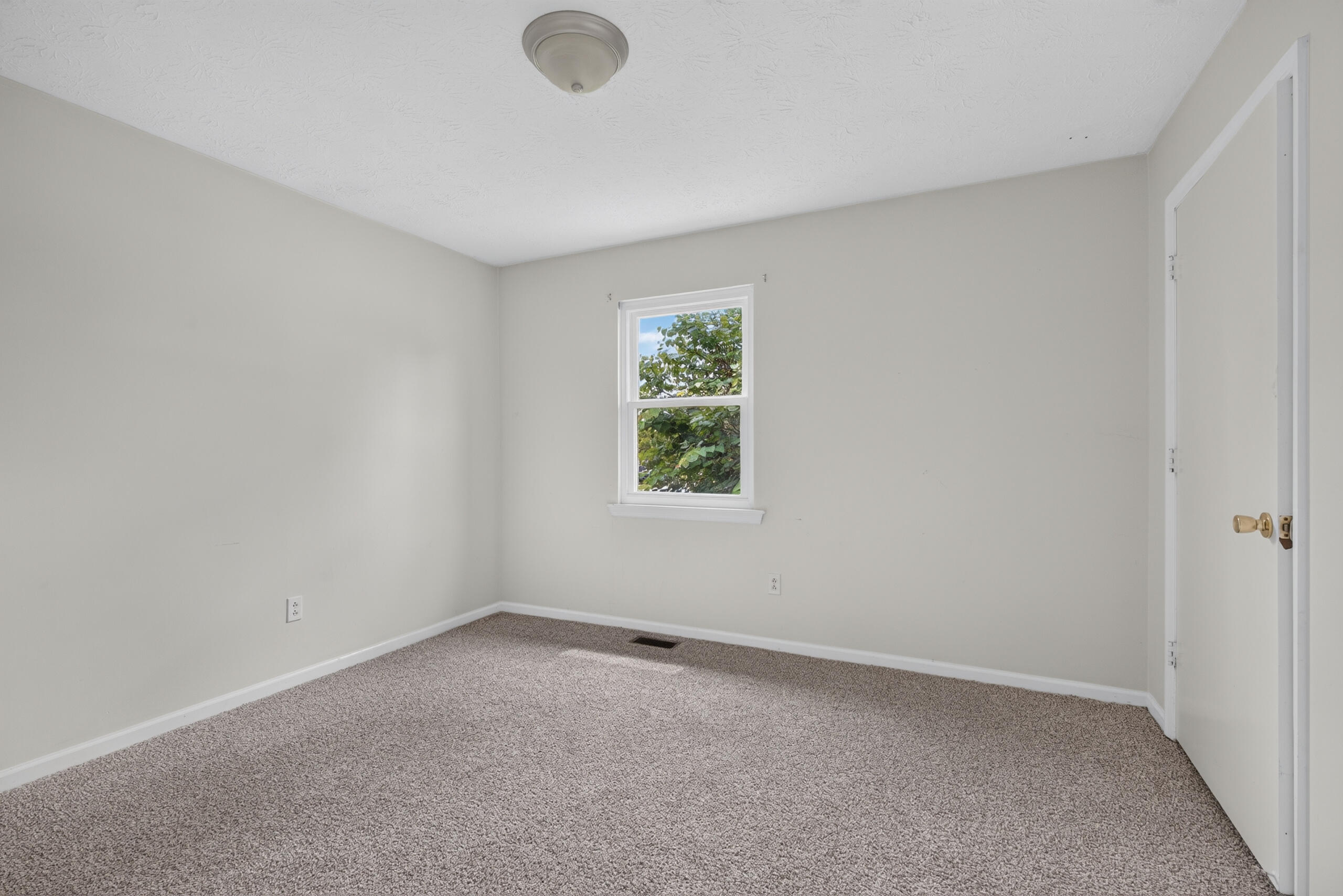 228 Laurel Lane Property Photo 16