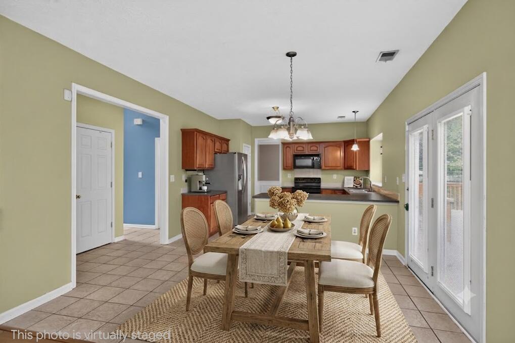 925 Seneca Park Property Photo 3