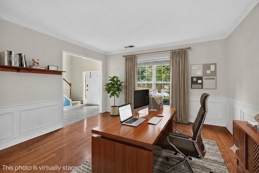 925 Seneca Park Property Photo 7