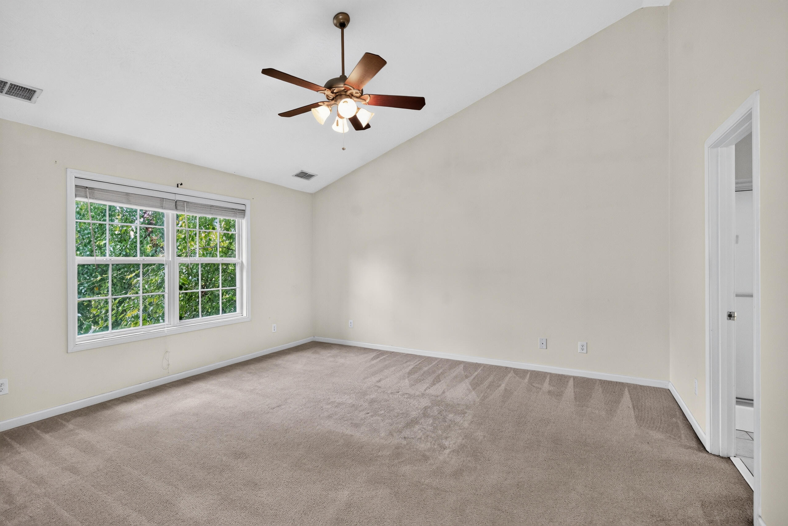 925 Seneca Park Property Photo 22