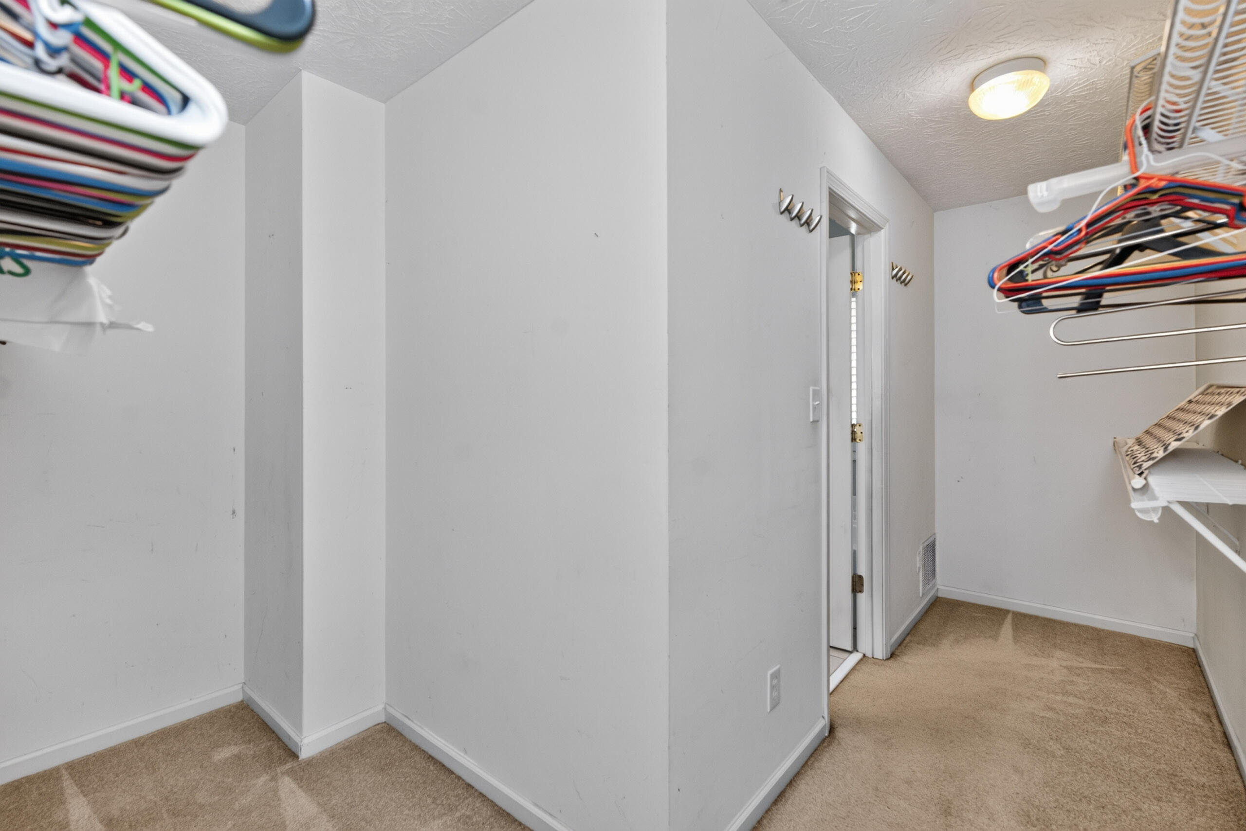 925 Seneca Park Property Photo 25