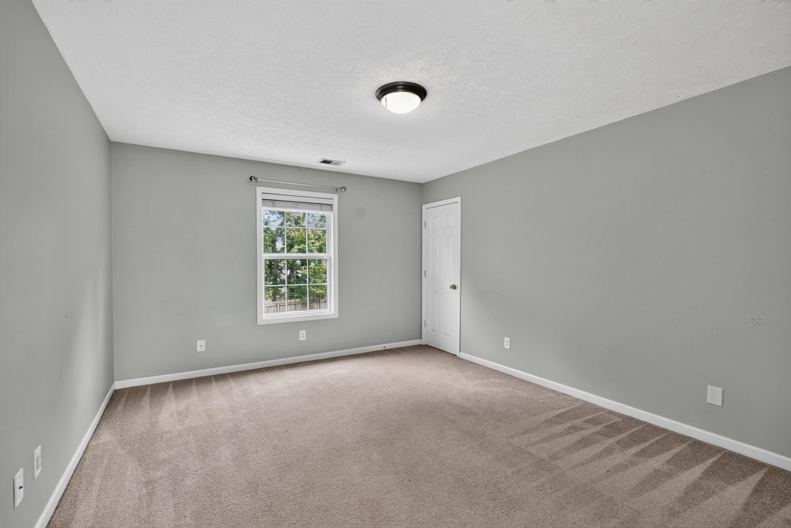 925 Seneca Park Property Photo 25