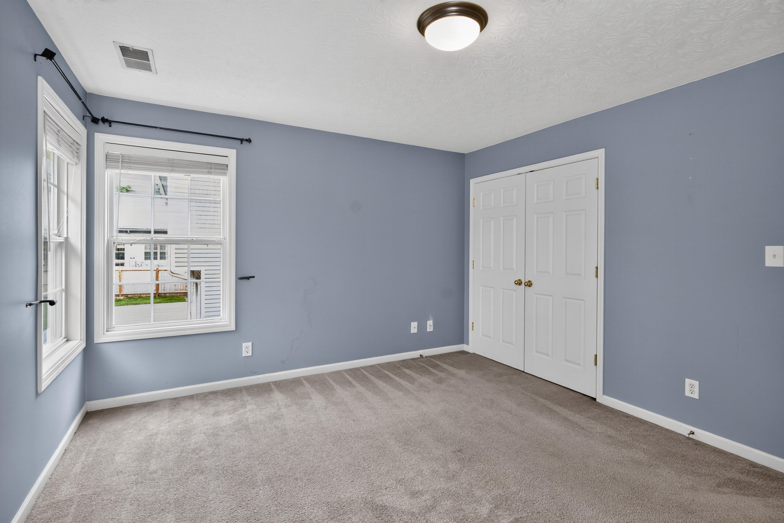 925 Seneca Park Property Photo 26