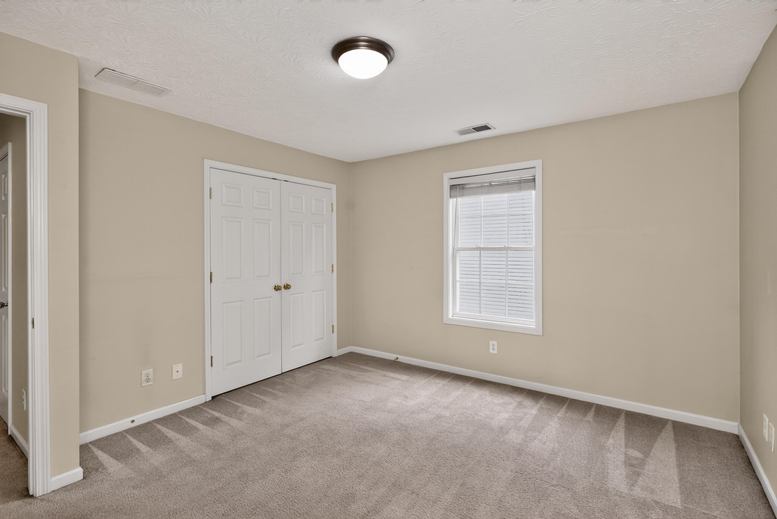 925 Seneca Park Property Photo 27