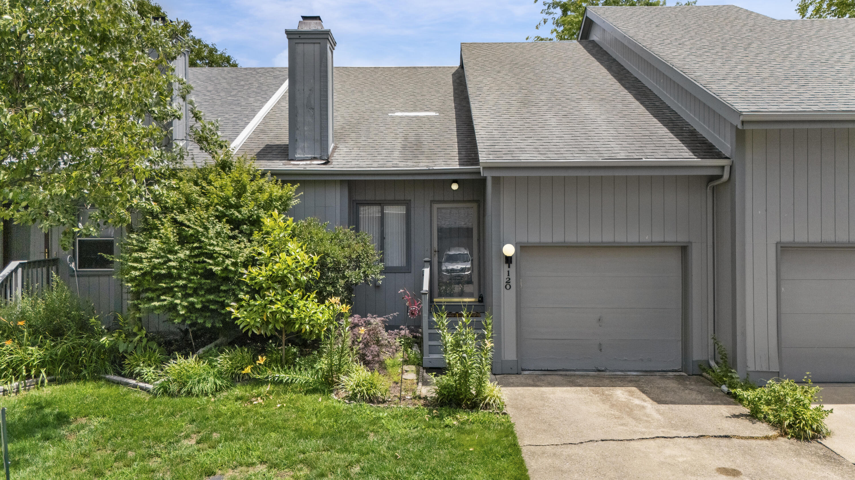 120 Cherrybrook Drive Property Photo 3
