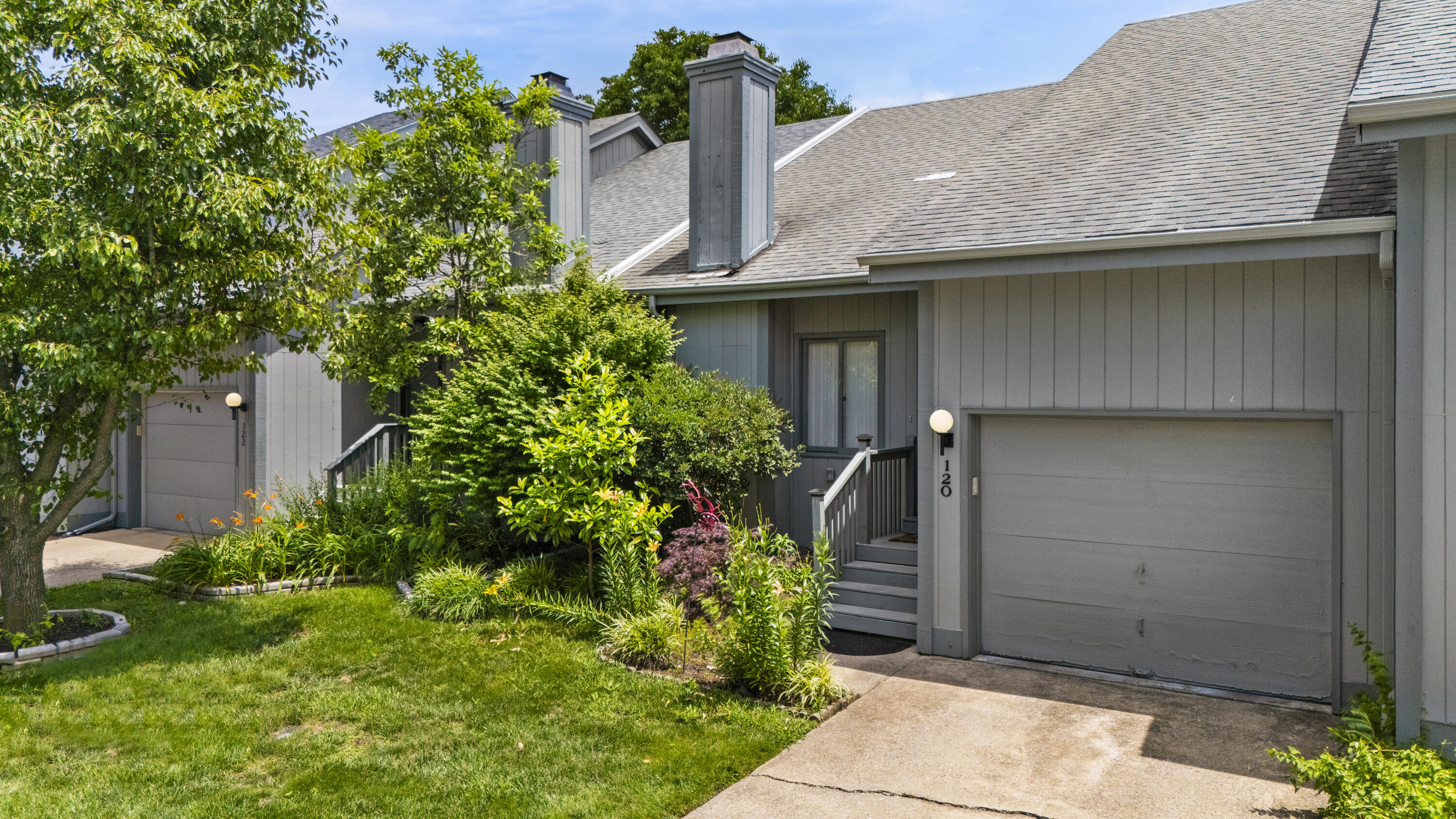 120 Cherrybrook Drive Property Photo 4