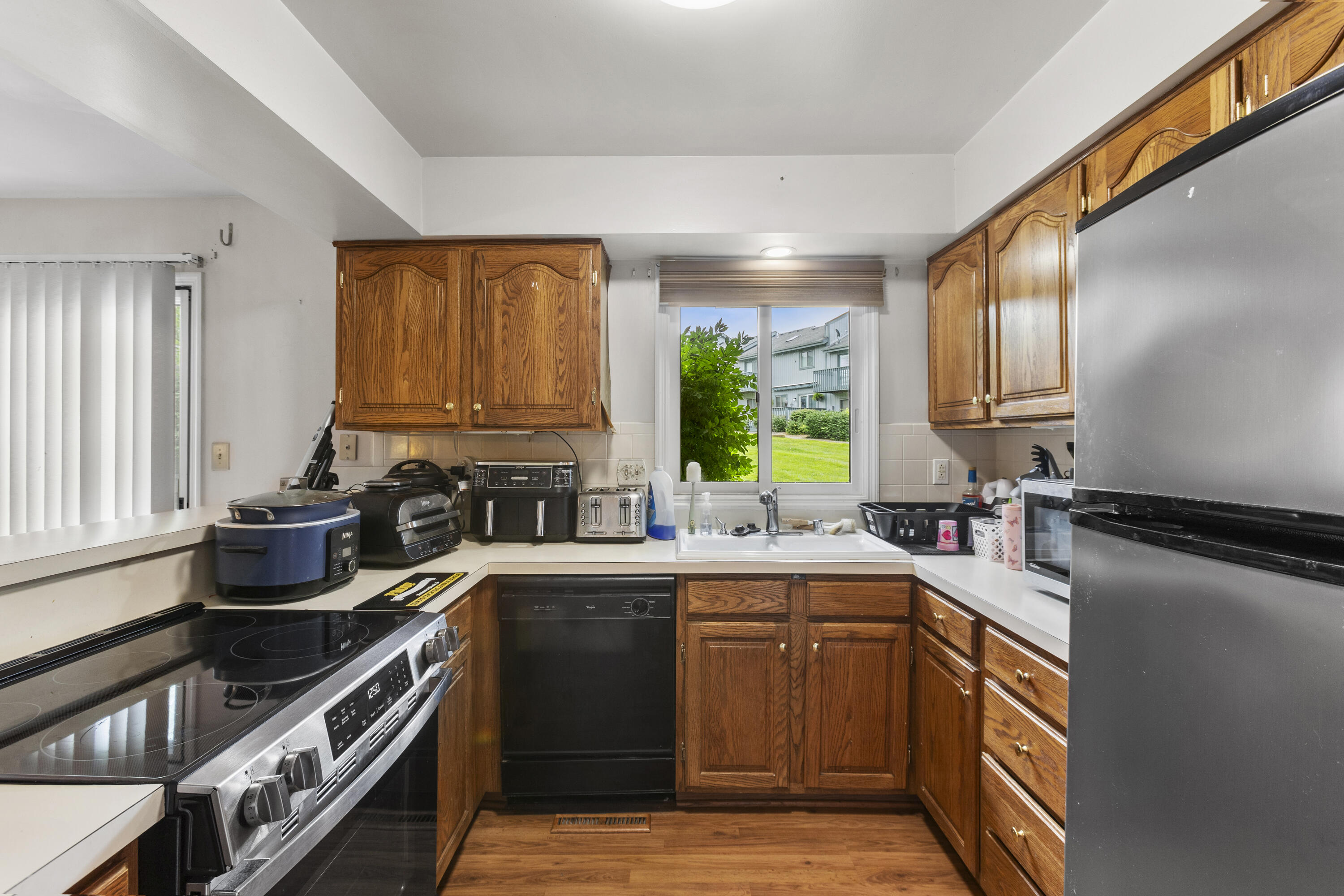 120 Cherrybrook Drive Property Photo 14
