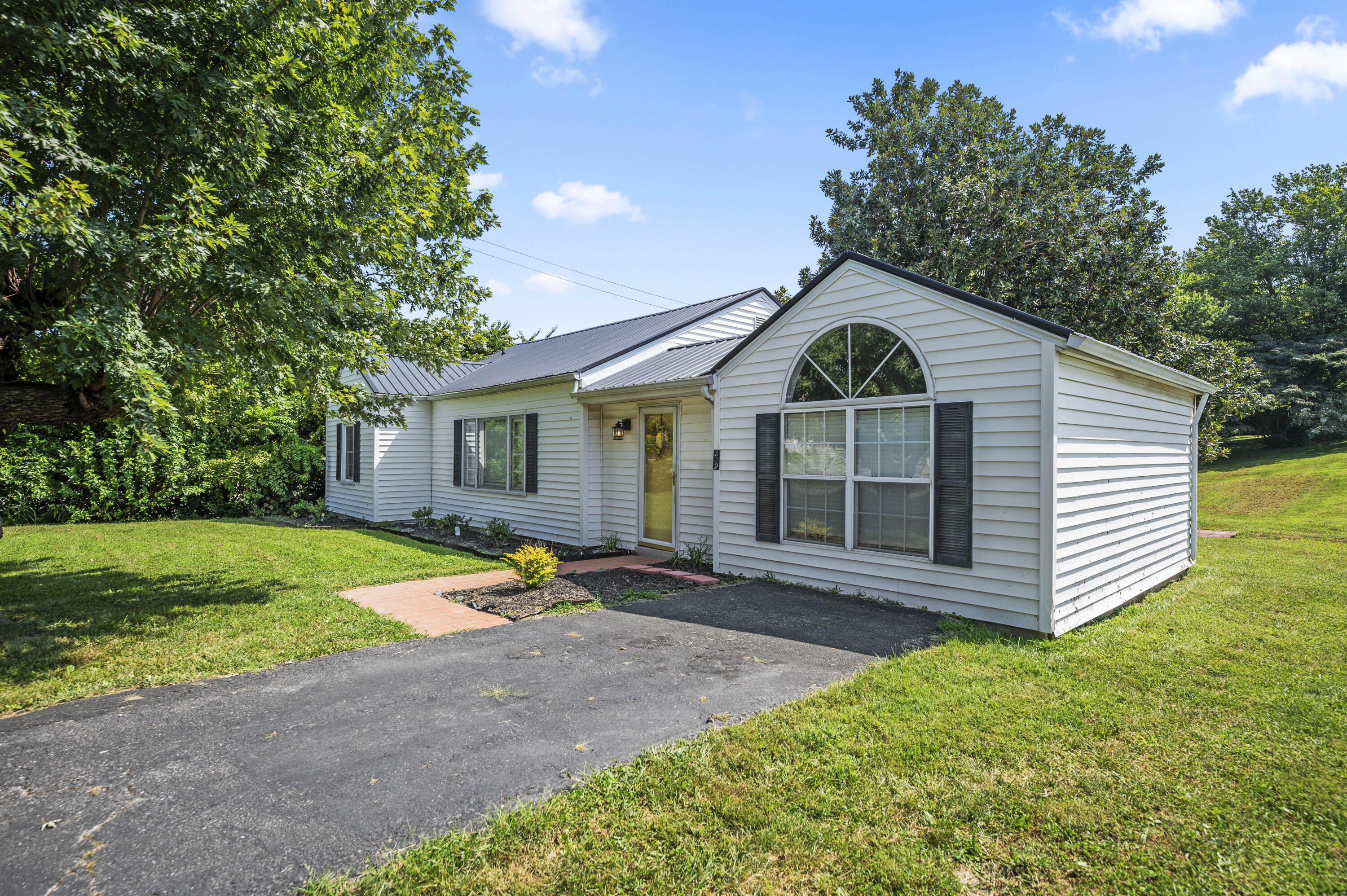 209 Boggs Lane Property Photo 1