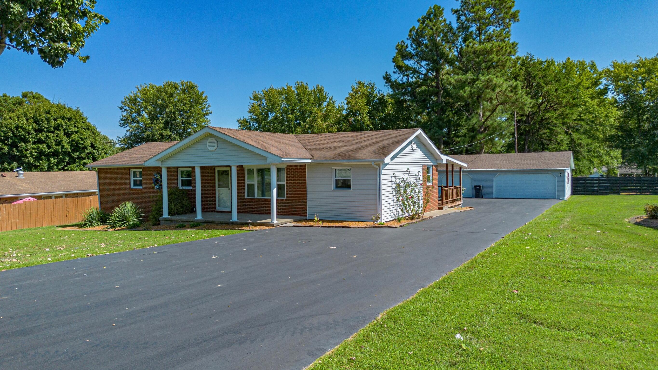 204 Summit Drive Property Photo 1