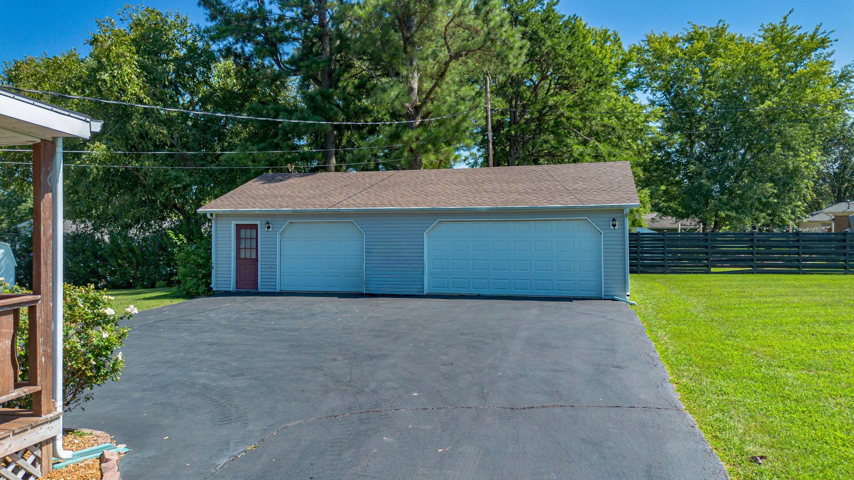 204 Summit Drive Property Photo 3