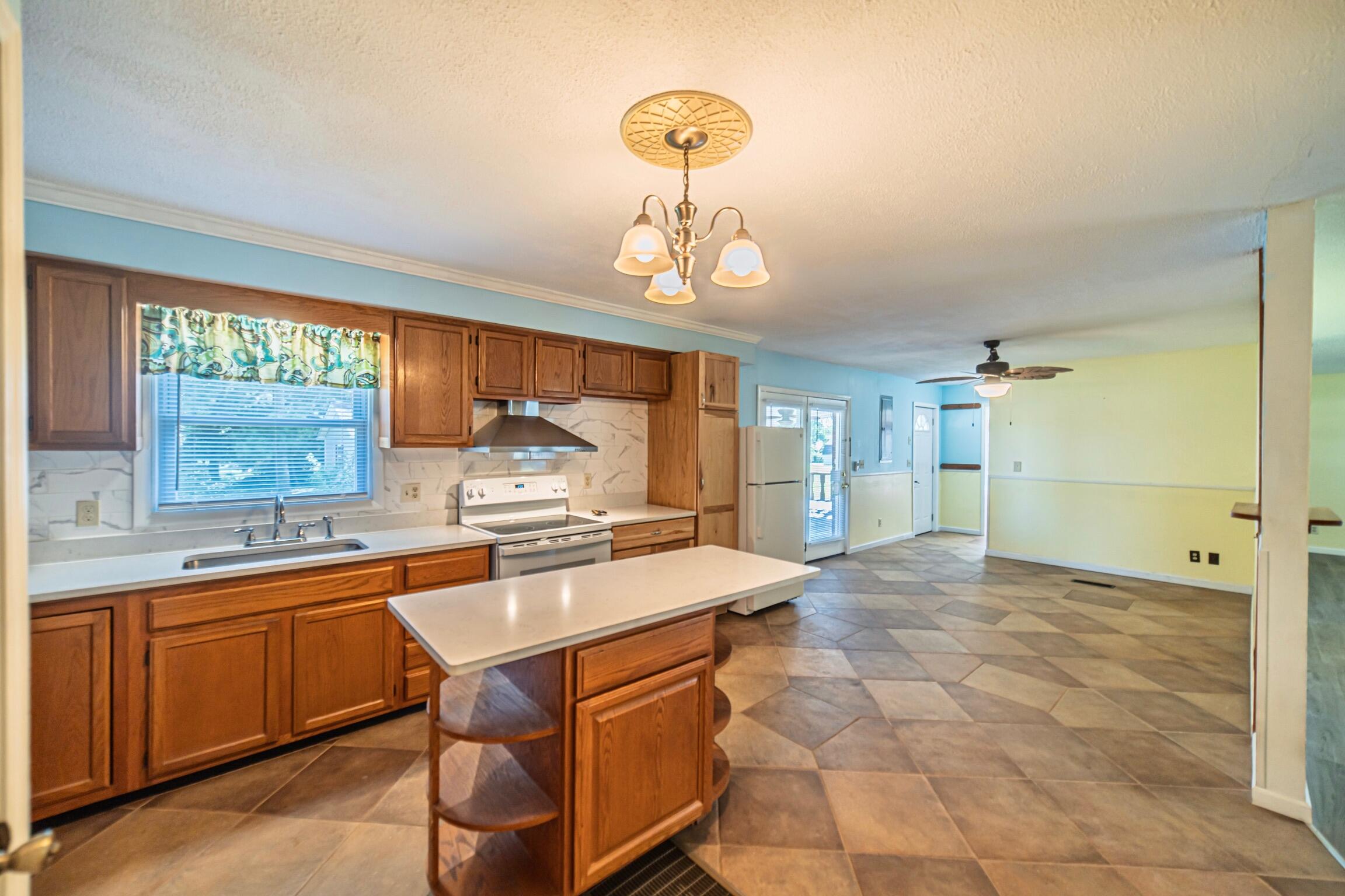 204 Summit Drive Property Photo 9