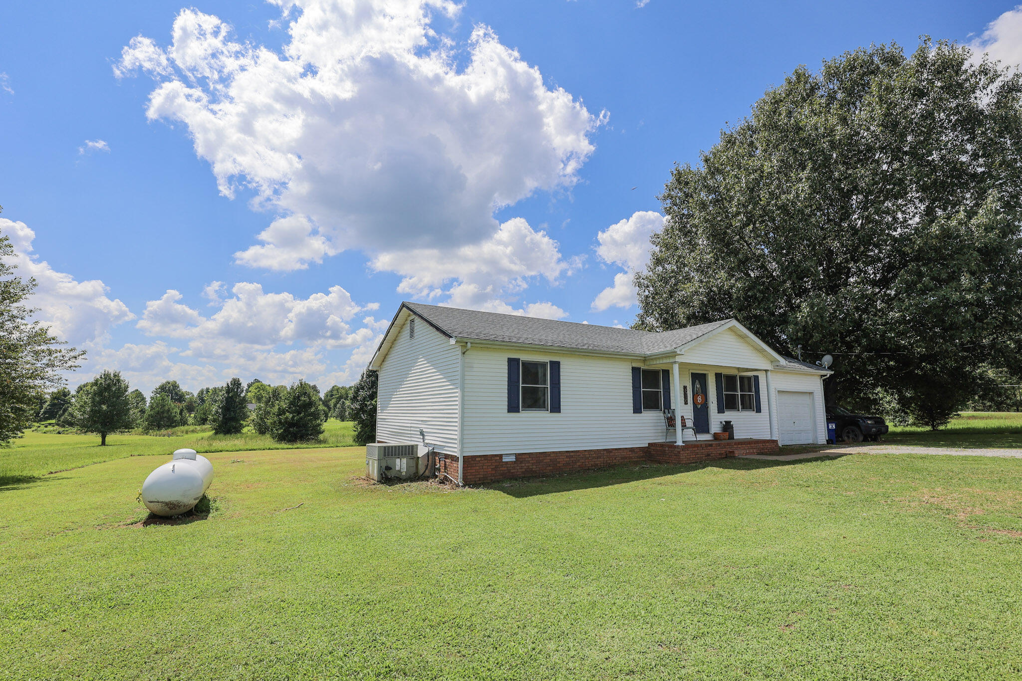 2910 Aubrey Drive Property Photo 3