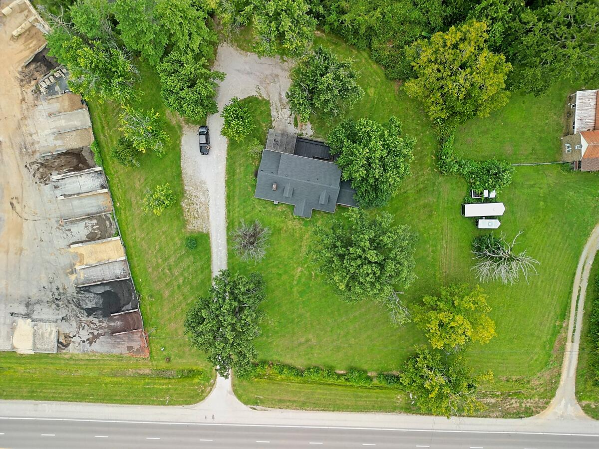 2399 Irvine Road Property Photo 10