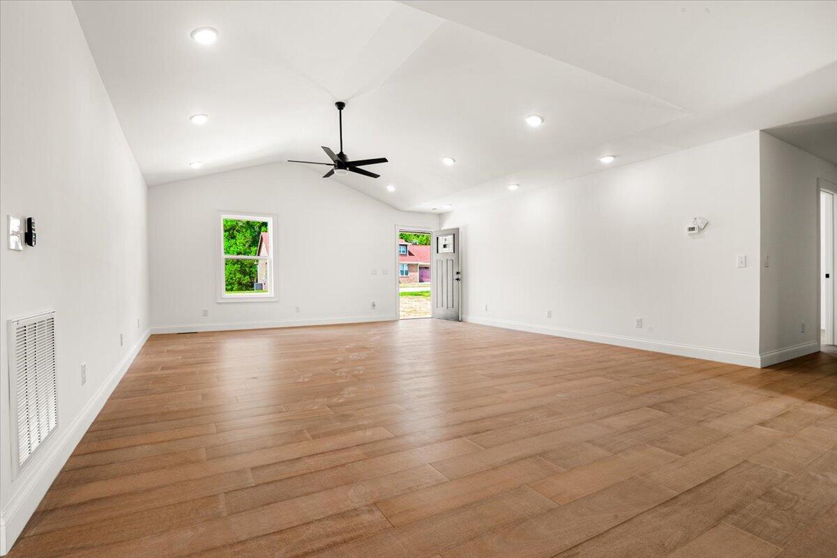 451 Madison Circle Property Photo 4