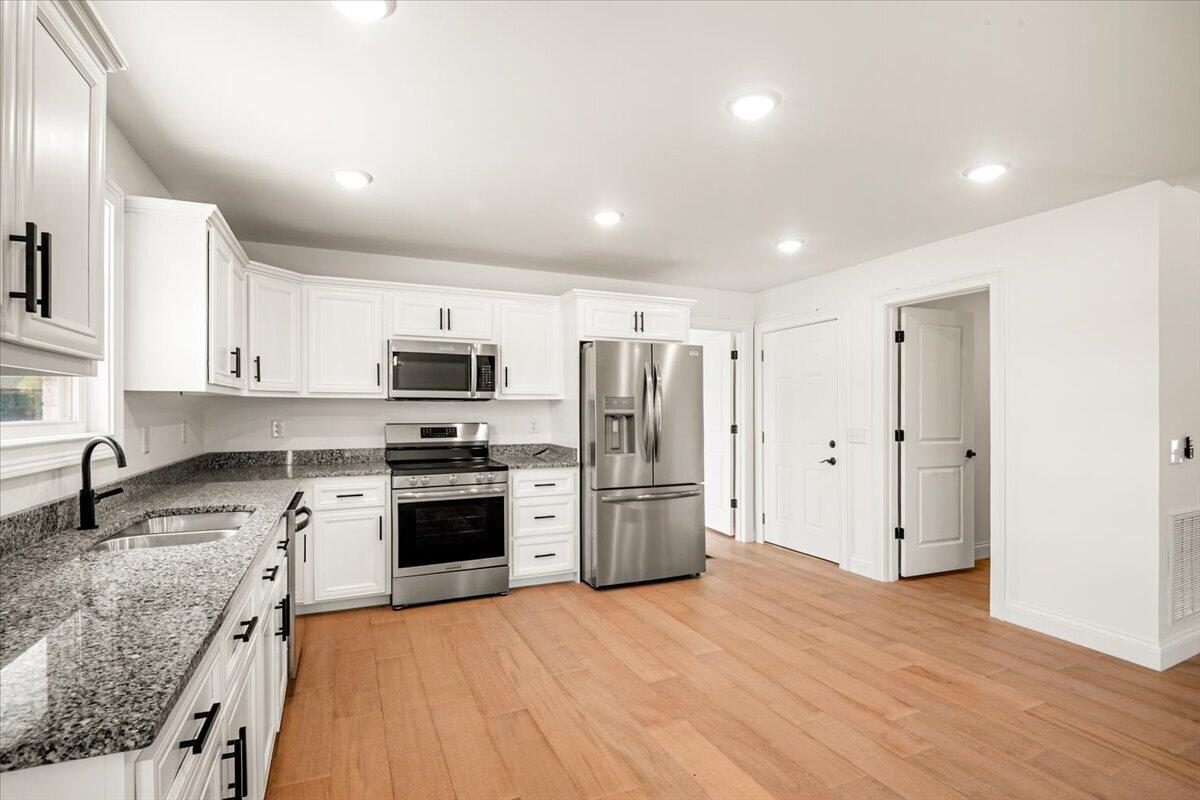 451 Madison Circle Property Photo 12
