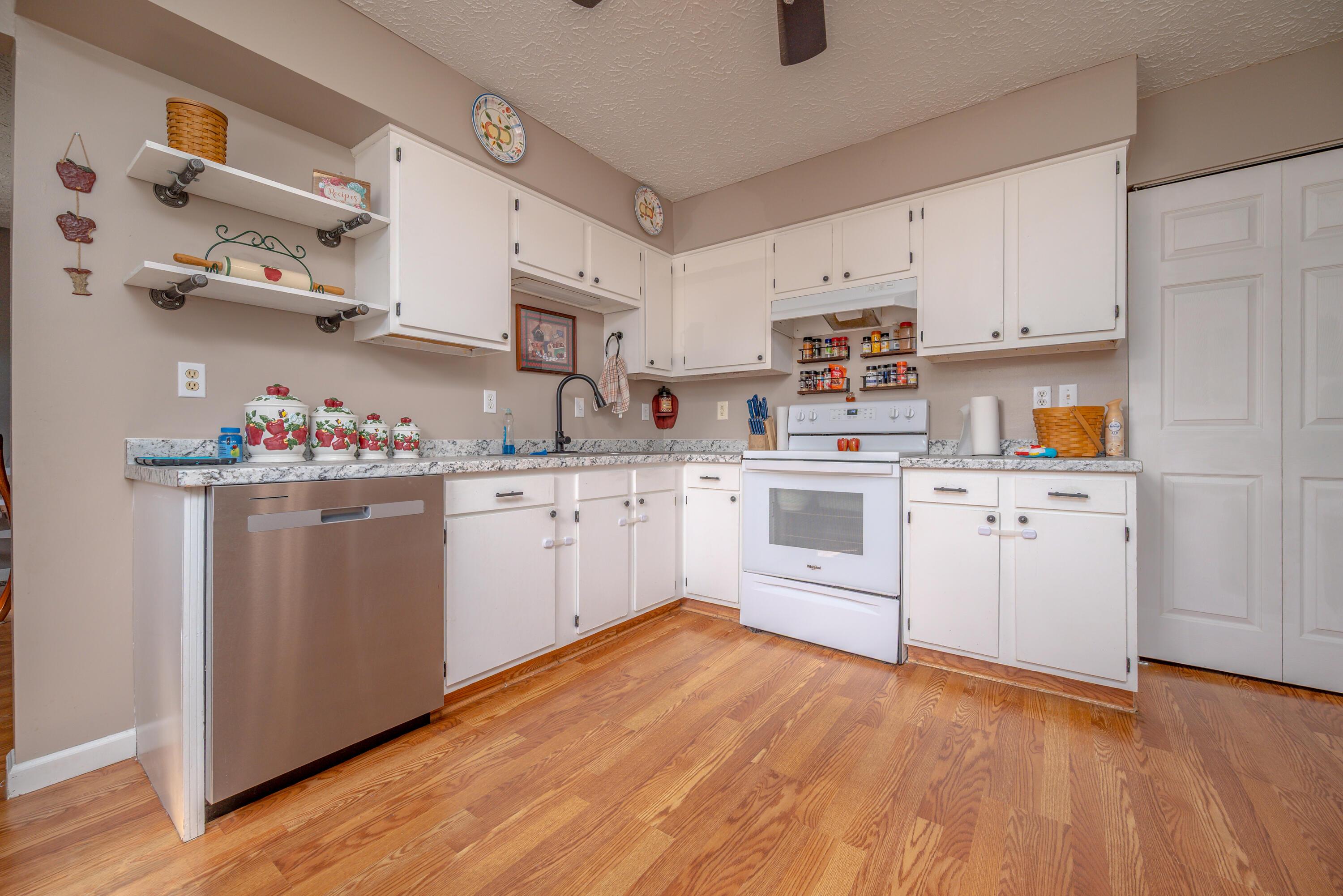 5711 Grahn Road Property Photo 11
