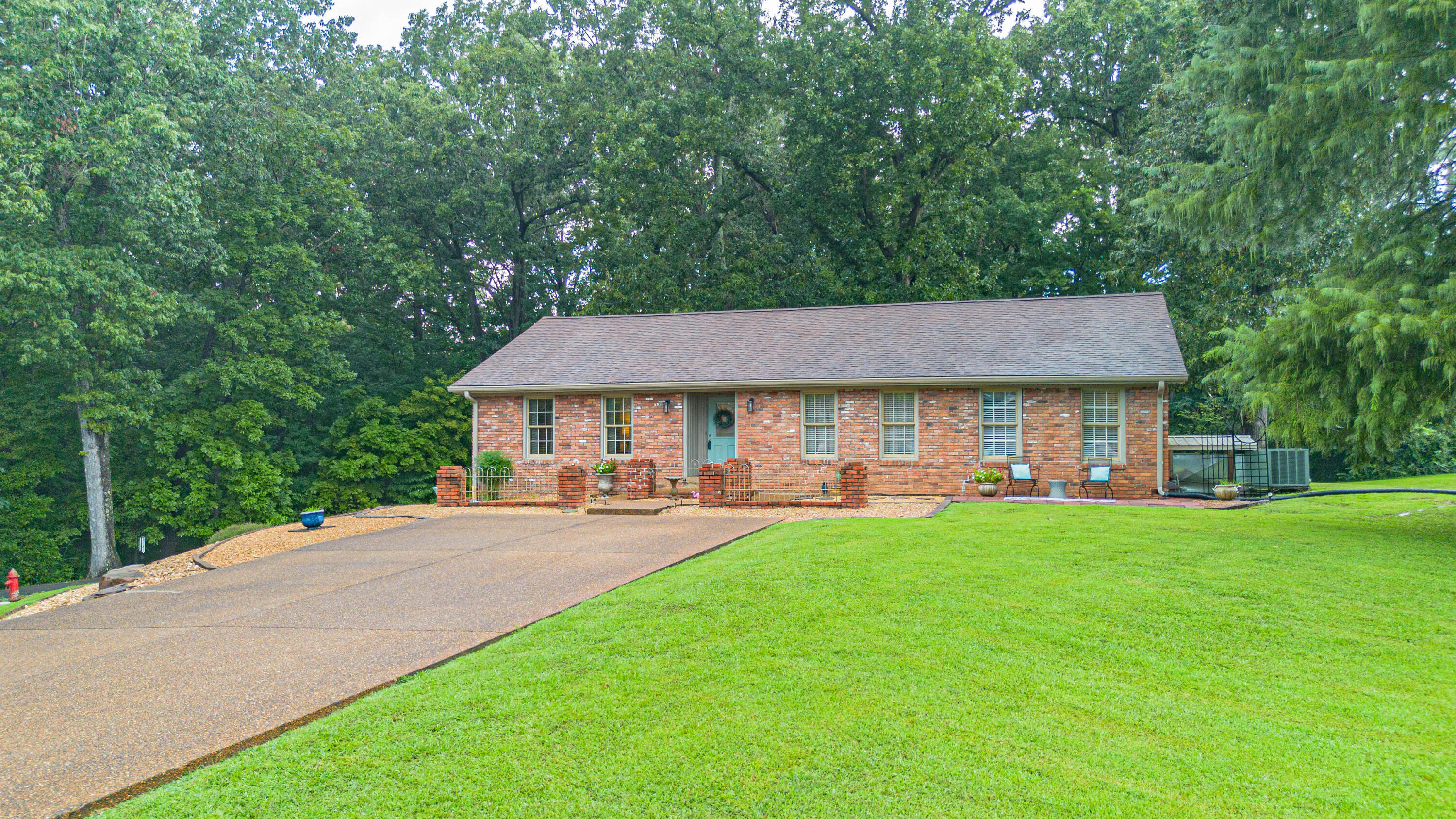 206 Circle Drive Property Photo 2