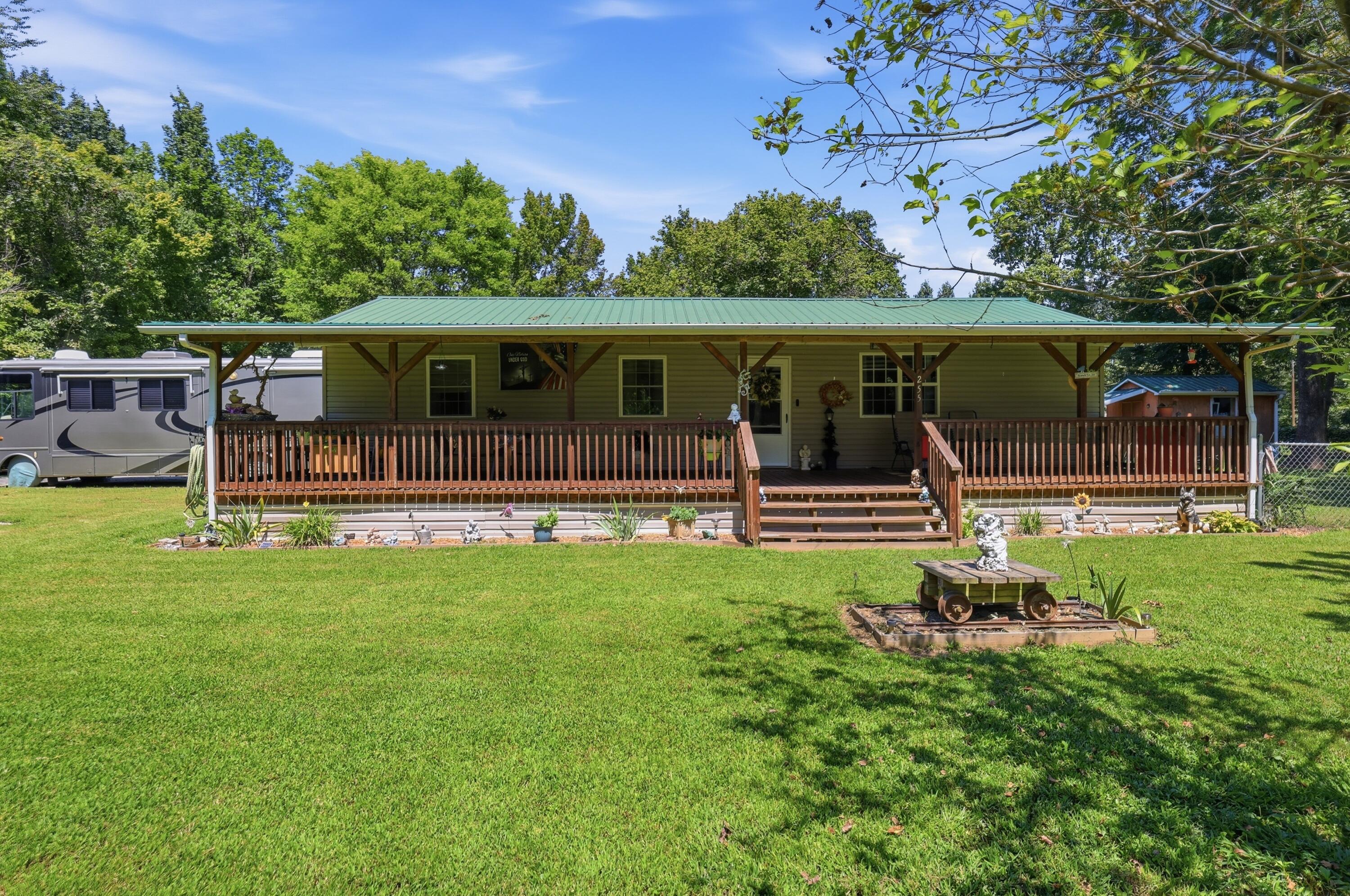 255 4th Street Property Photo 1
