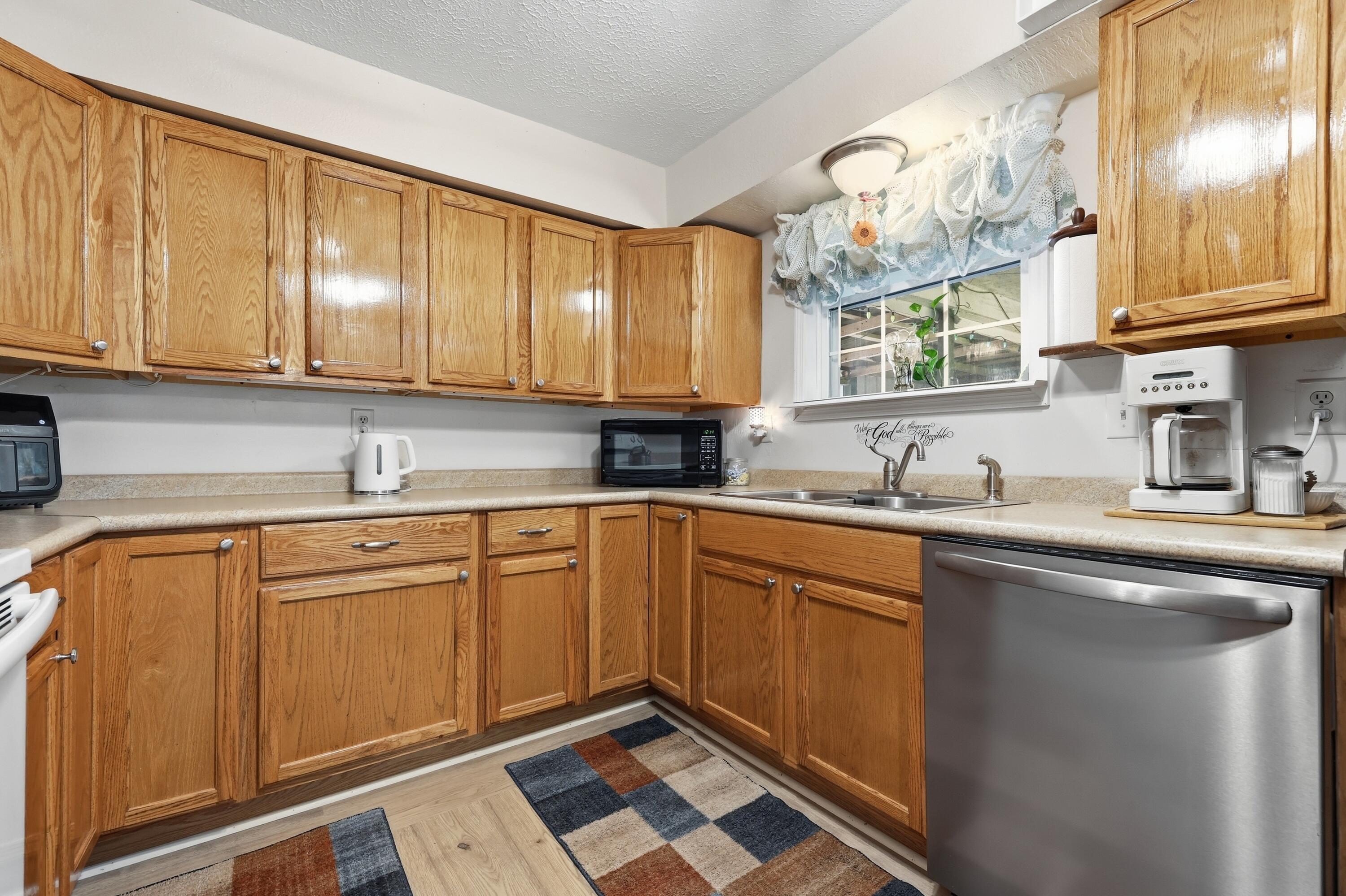 255 4th Street Property Photo 6