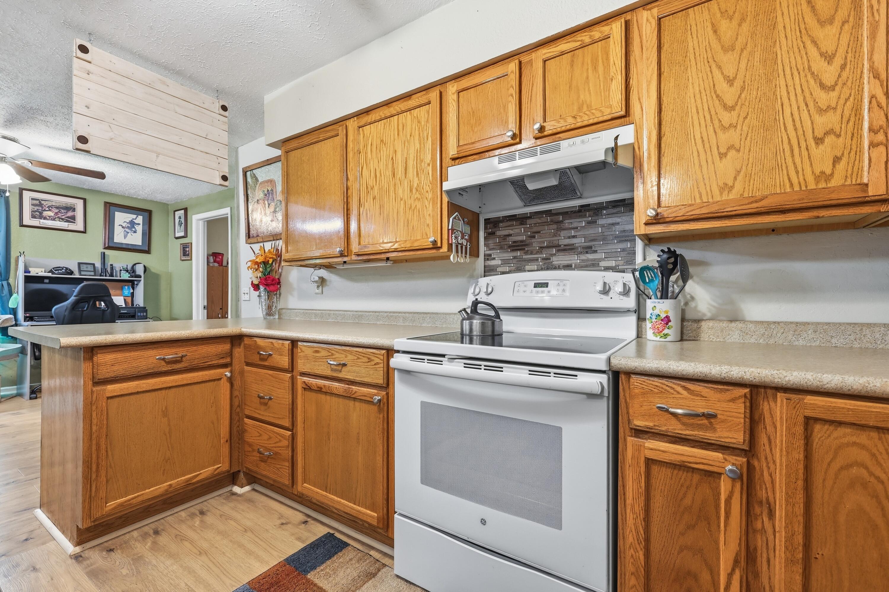 255 4th Street Property Photo 7