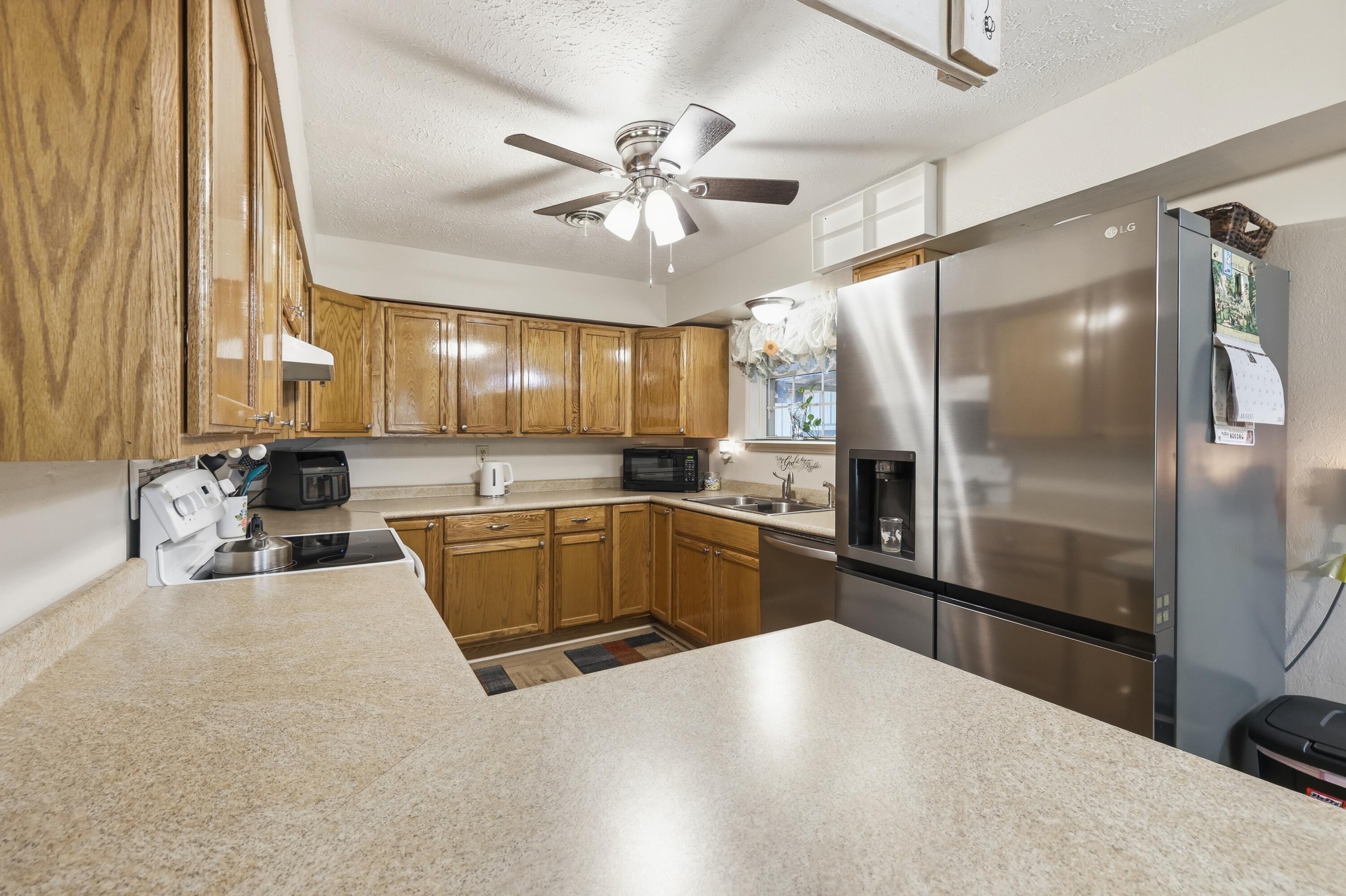 255 4th Street Property Photo 8
