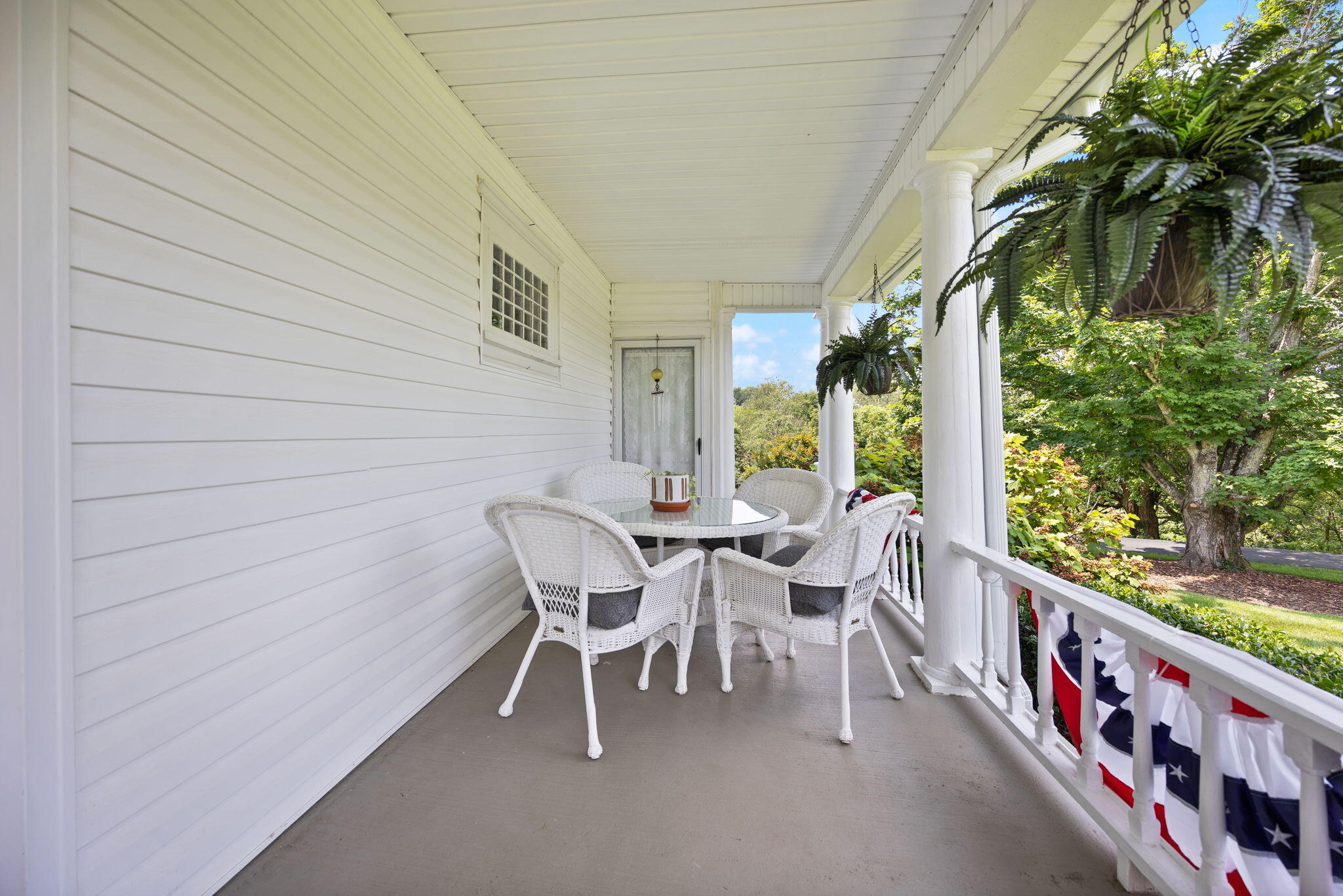 221 Somerset Street Property Photo 4