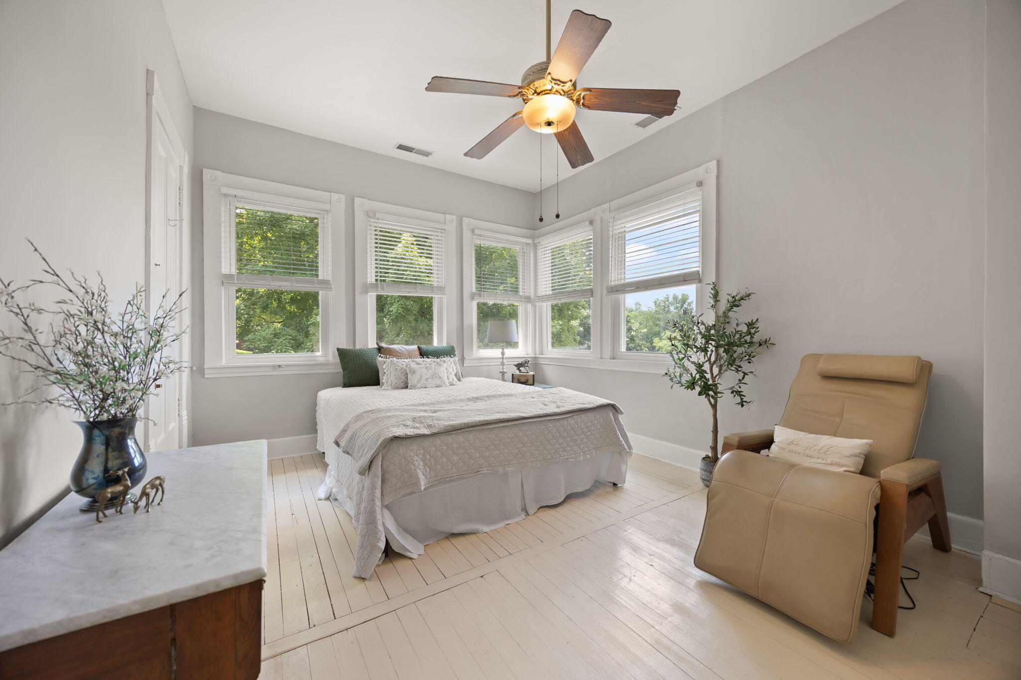 221 Somerset Street Property Photo 25