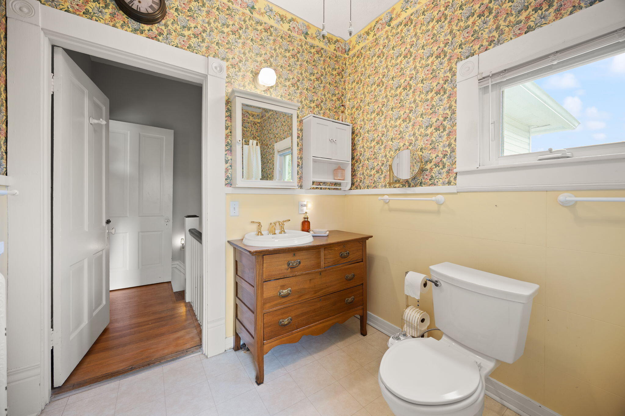 221 Somerset Street Property Photo 31