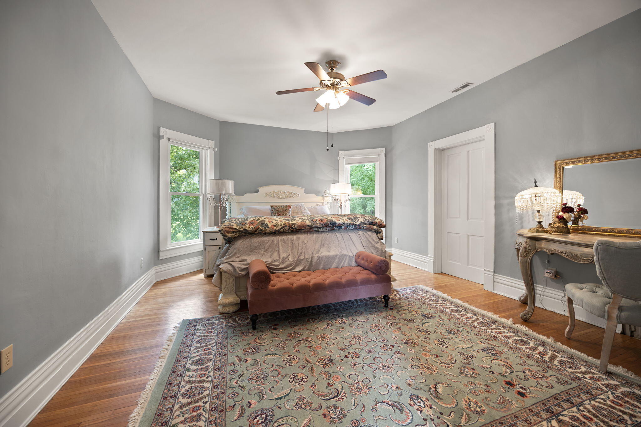 221 Somerset Street Property Photo 32