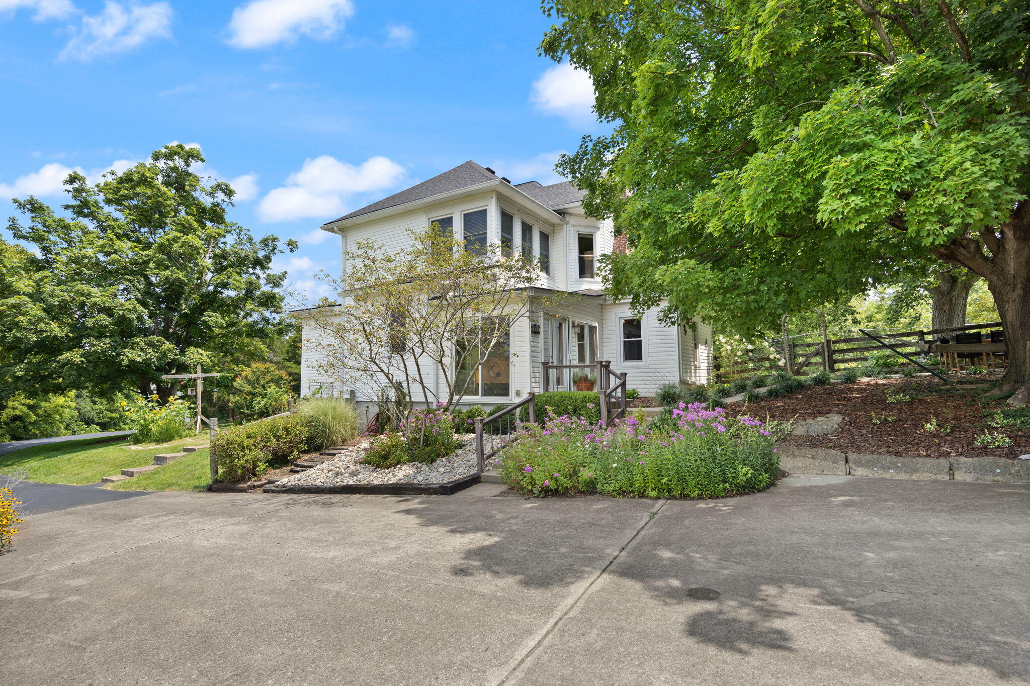 221 Somerset Street Property Photo 37