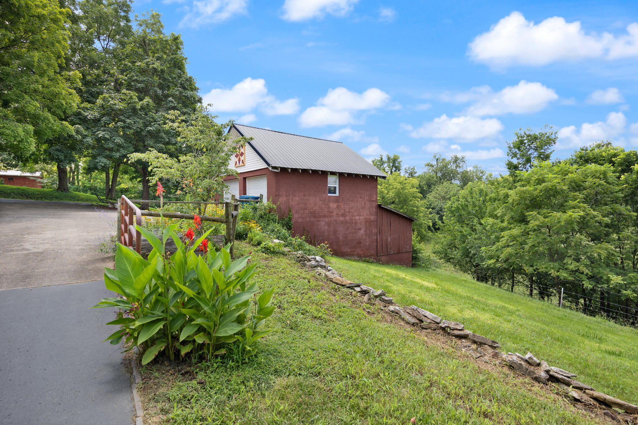 221 Somerset Street Property Photo 39