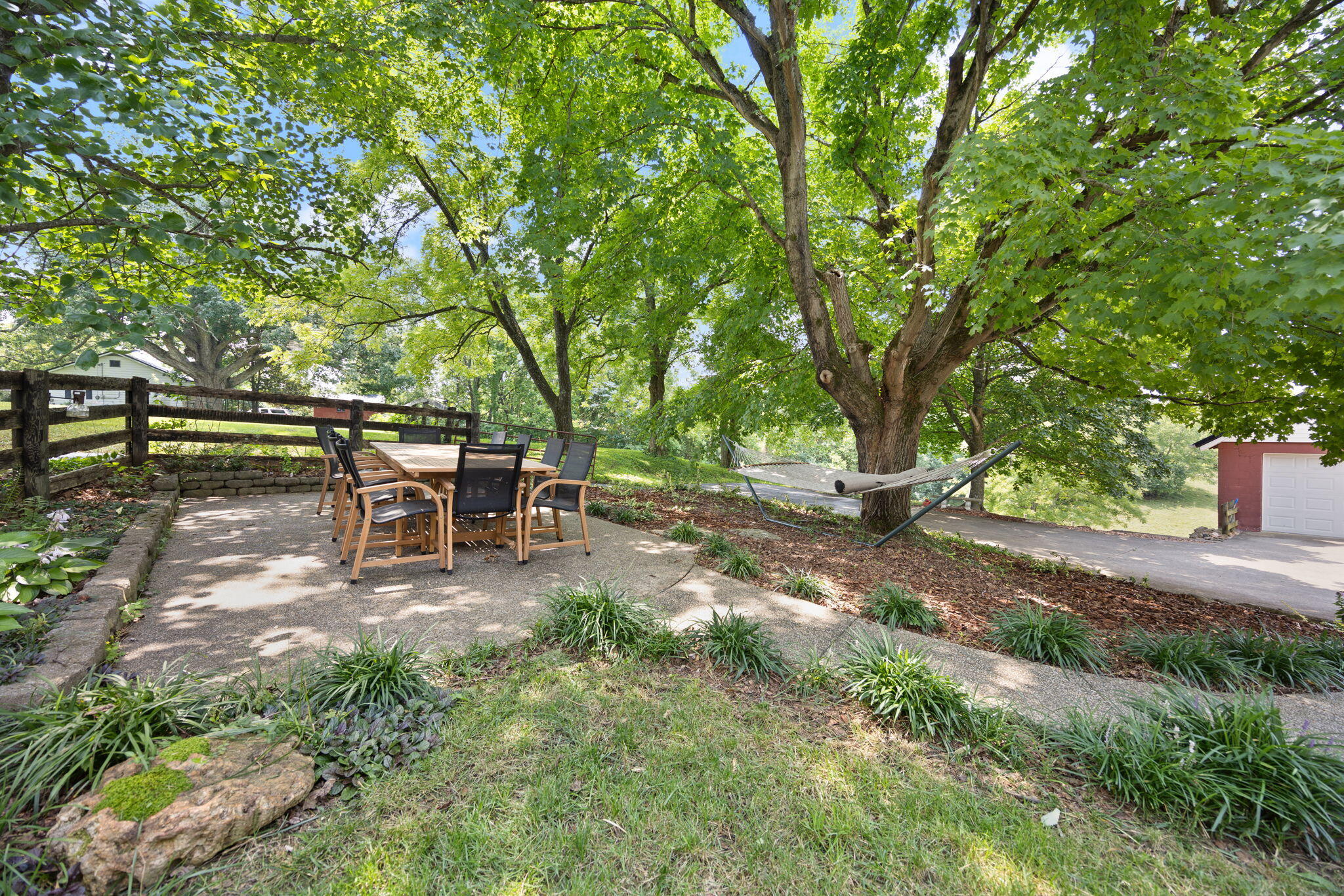 221 Somerset Street Property Photo 43