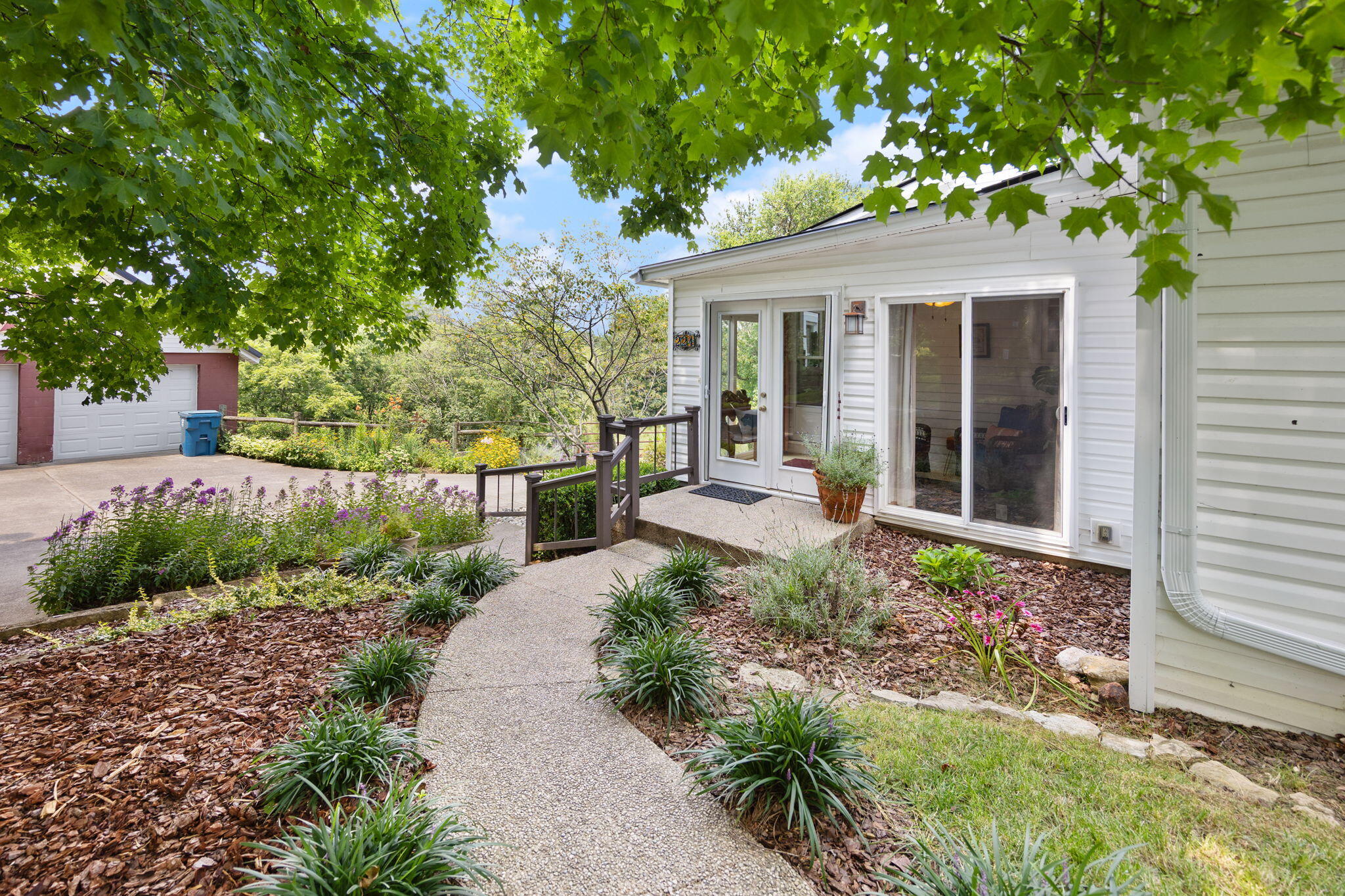 221 Somerset Street Property Photo 44