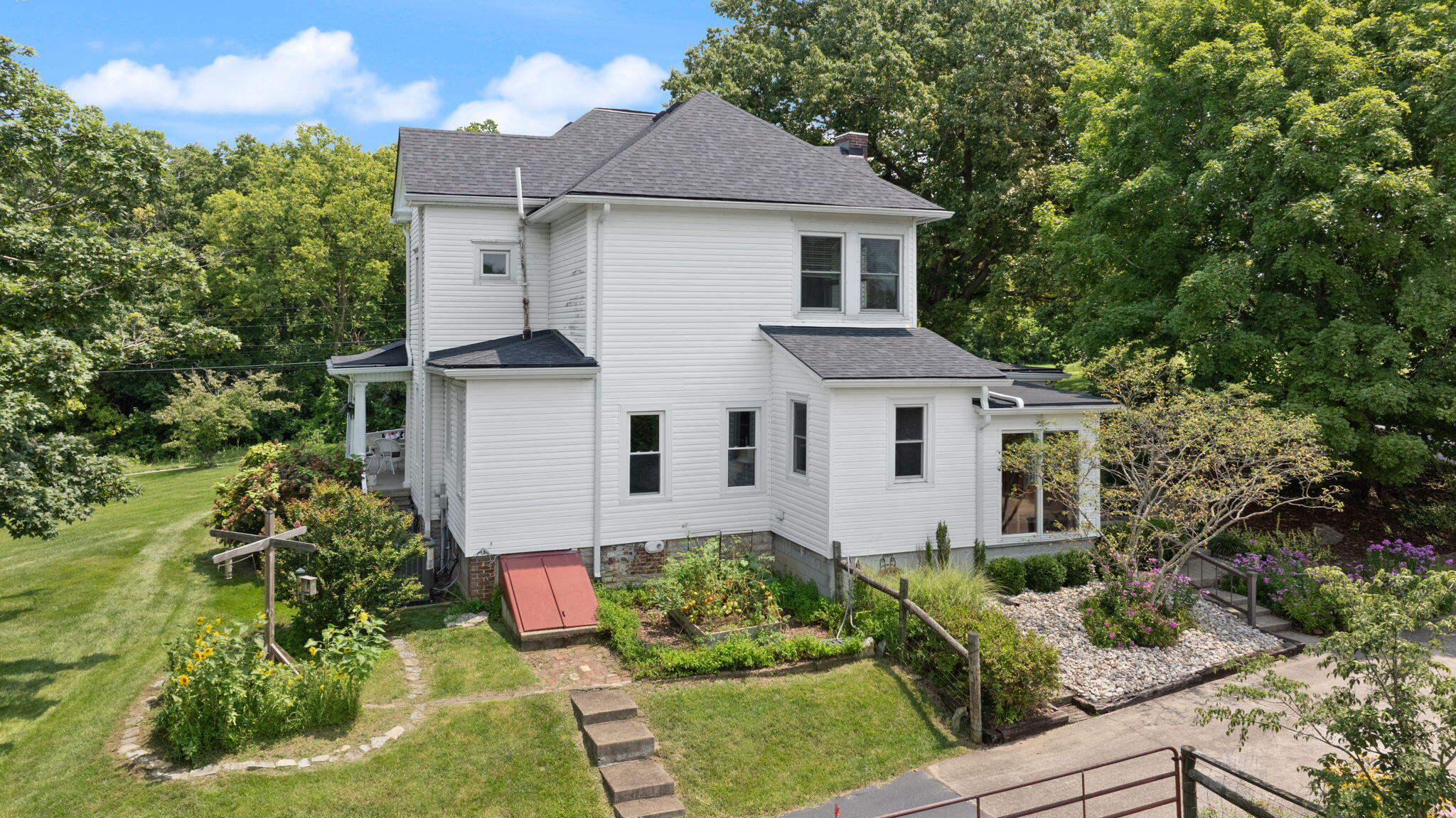 221 Somerset Street Property Photo 47