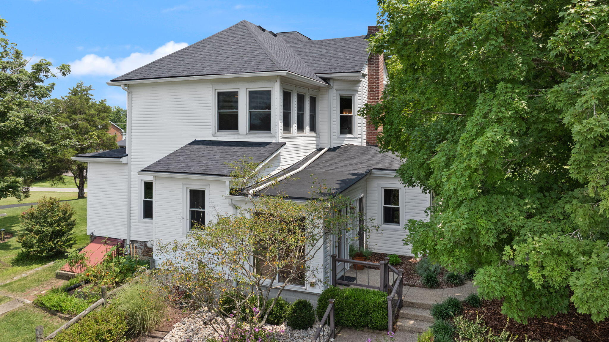 221 Somerset Street Property Photo 48